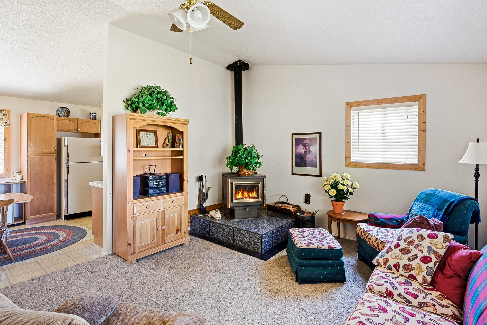 WINDOW ROCK - Residential