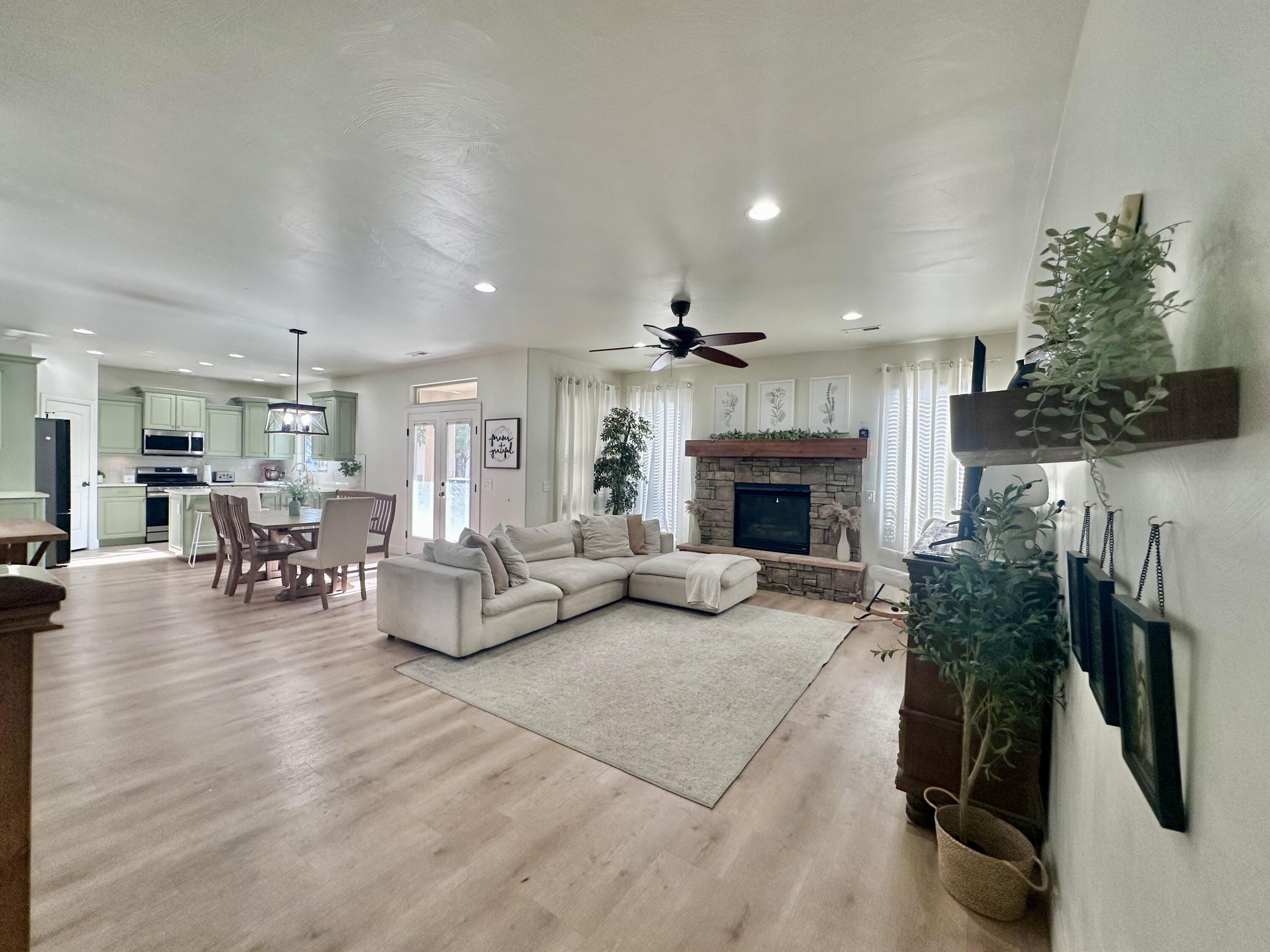 SILVER FALLS AT WASHINGTON BENCH - Residential