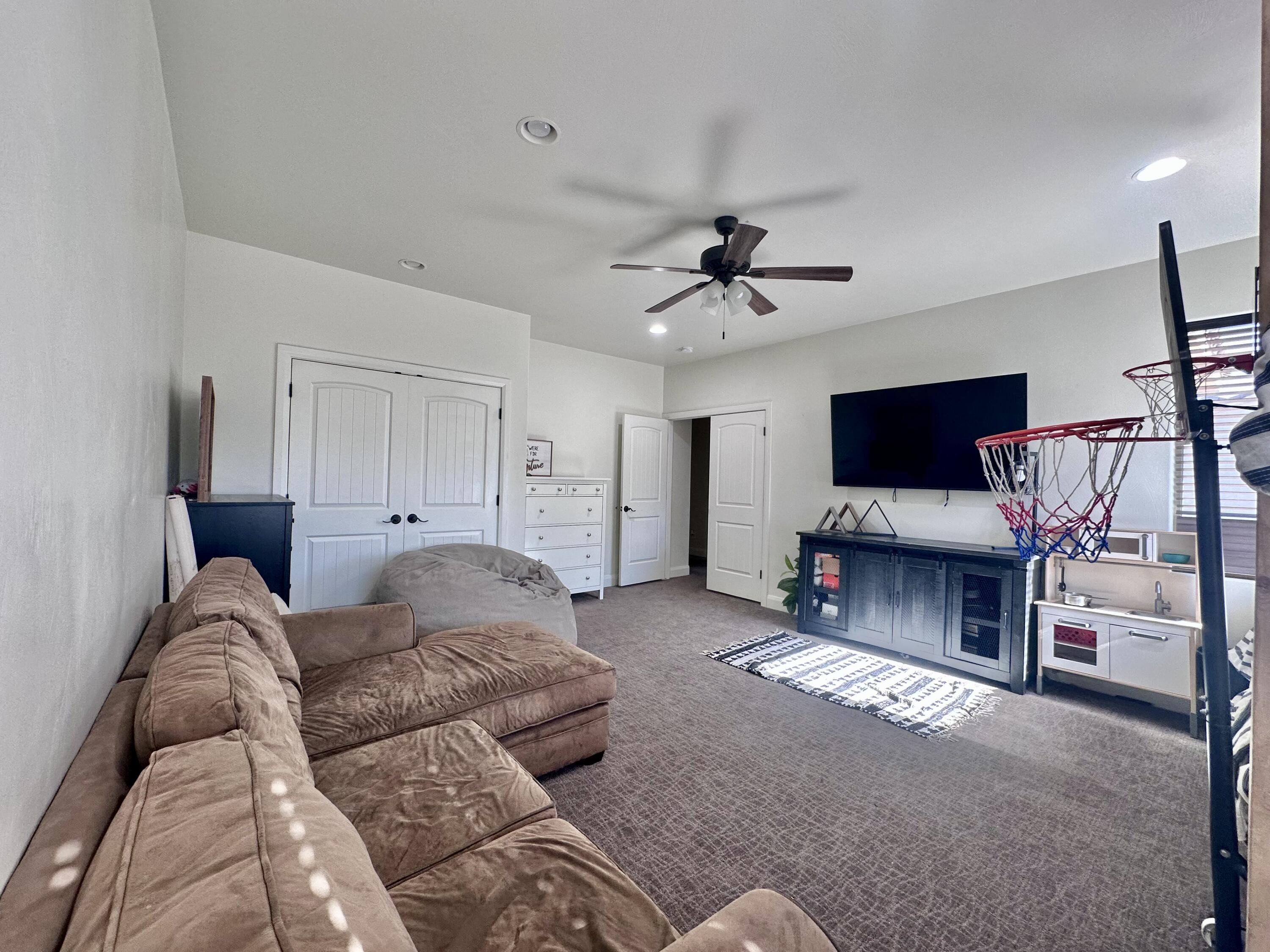 SILVER FALLS AT WASHINGTON BENCH - Residential