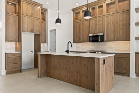 Tiny photo for 156 N 3670 W, Hurricane, UT 84737 (MLS # 26-271389)