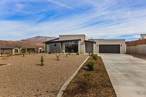 Tiny photo for 156 N 3670 W, Hurricane, UT 84737 (MLS # 26-271389)