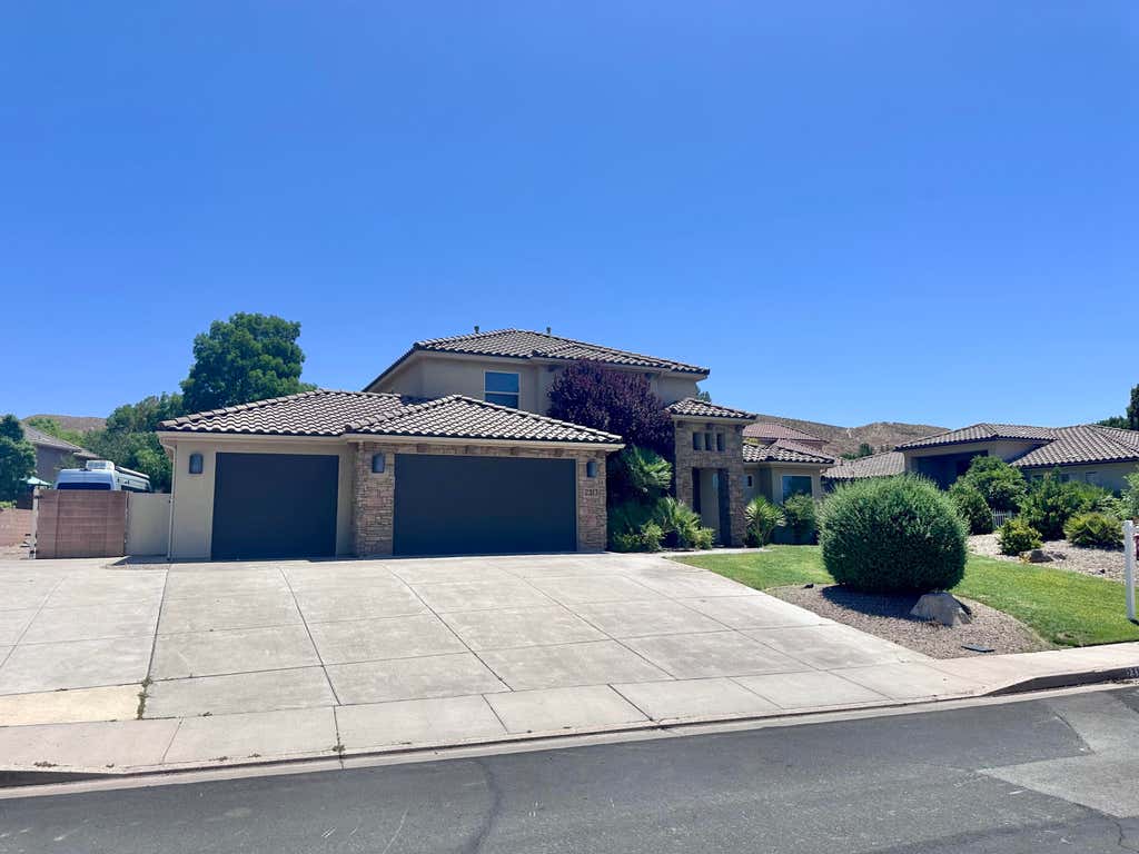 Photo of 2313 S Last Chance Drive, Washington, UT 84780 (MLS # 26-275401)