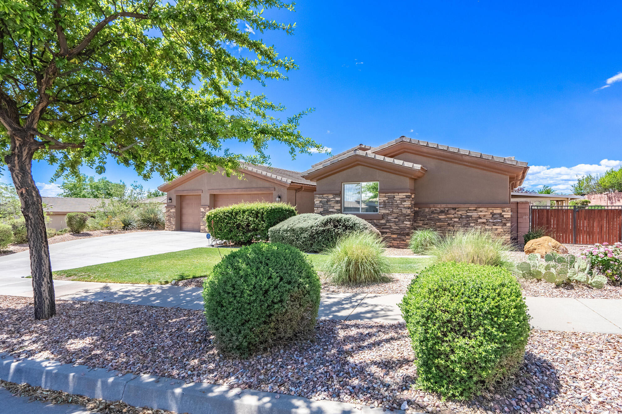 CORAL CANYON - Residential