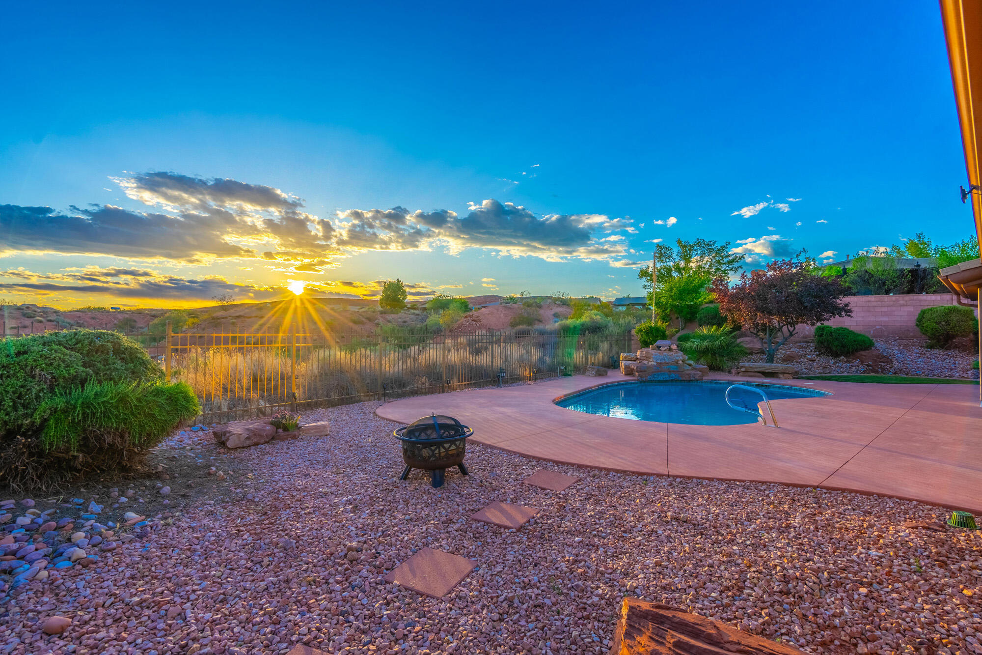 CORAL CANYON - Residential