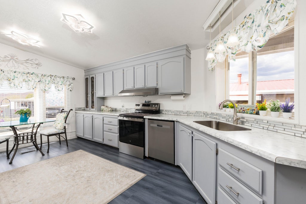 Photo of 60 N 3910 W, Hurricane, UT 84737 (MLS # 26-276646)