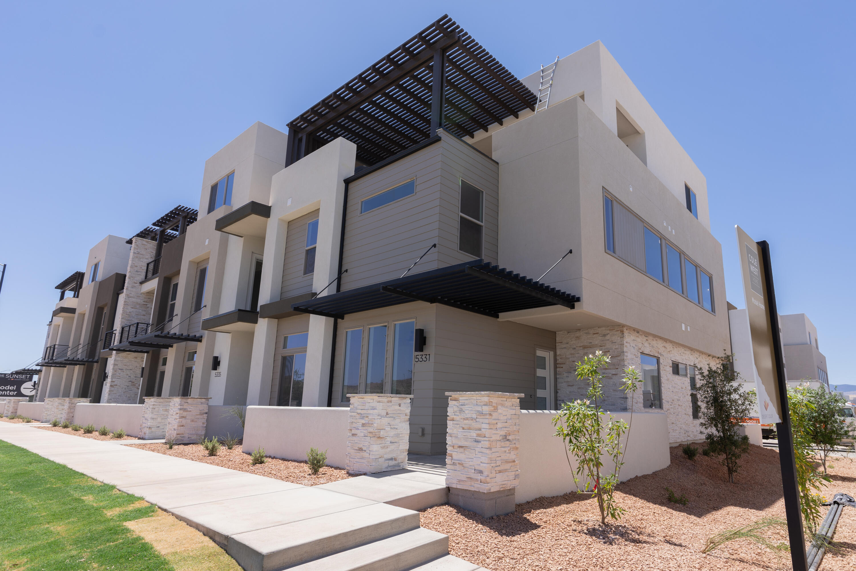 ATKINVILLE TOWNHOMES AT DESERT COLOR - Residential