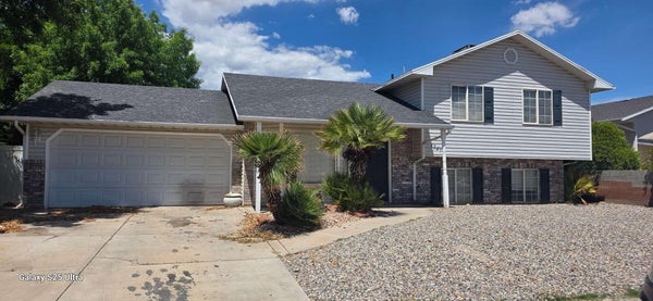 1947 E 40 SOUTH CIR, ST GEORGE, UT 84790 - Image b4a43ca74e39afa8f2abeb196ded63ce/3365764659
