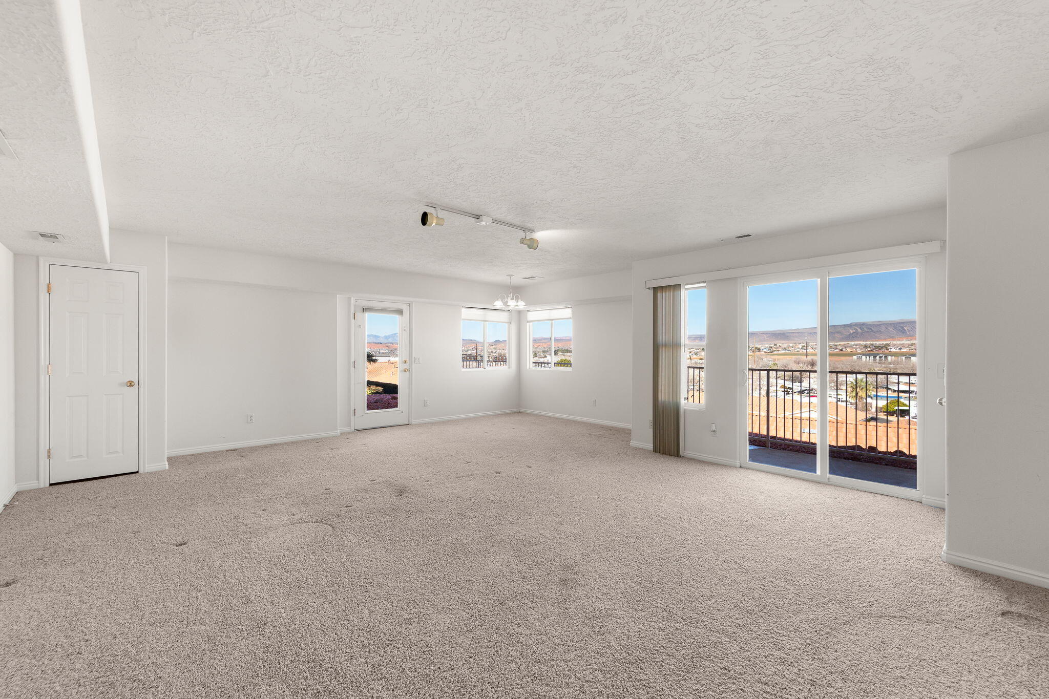 RIDGEPOINTE - Residential