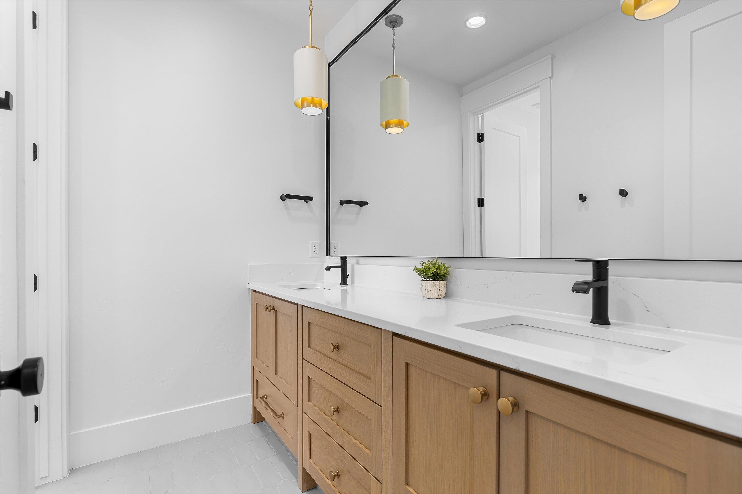 TEAKWOOD - Residential