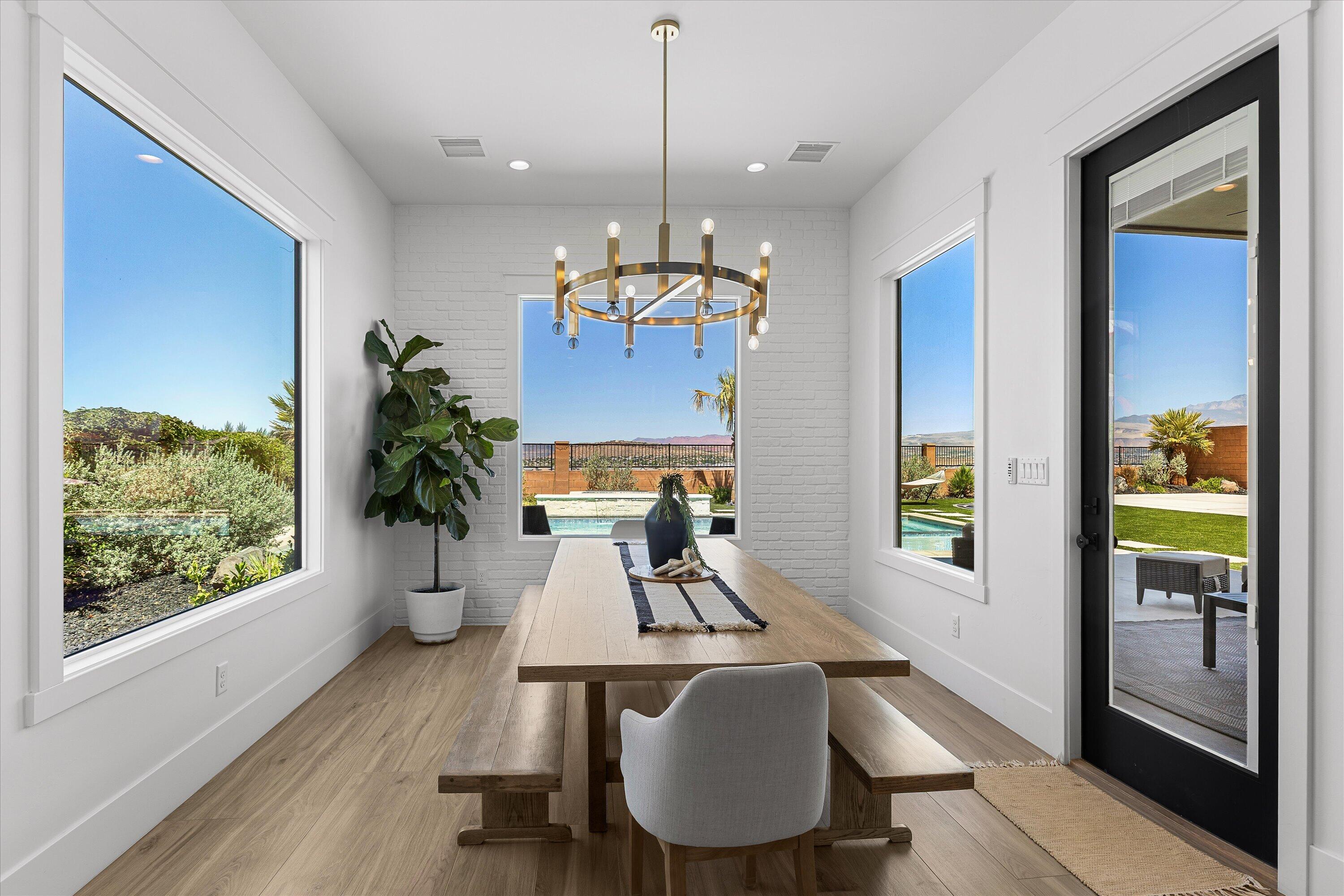 TEAKWOOD - Residential