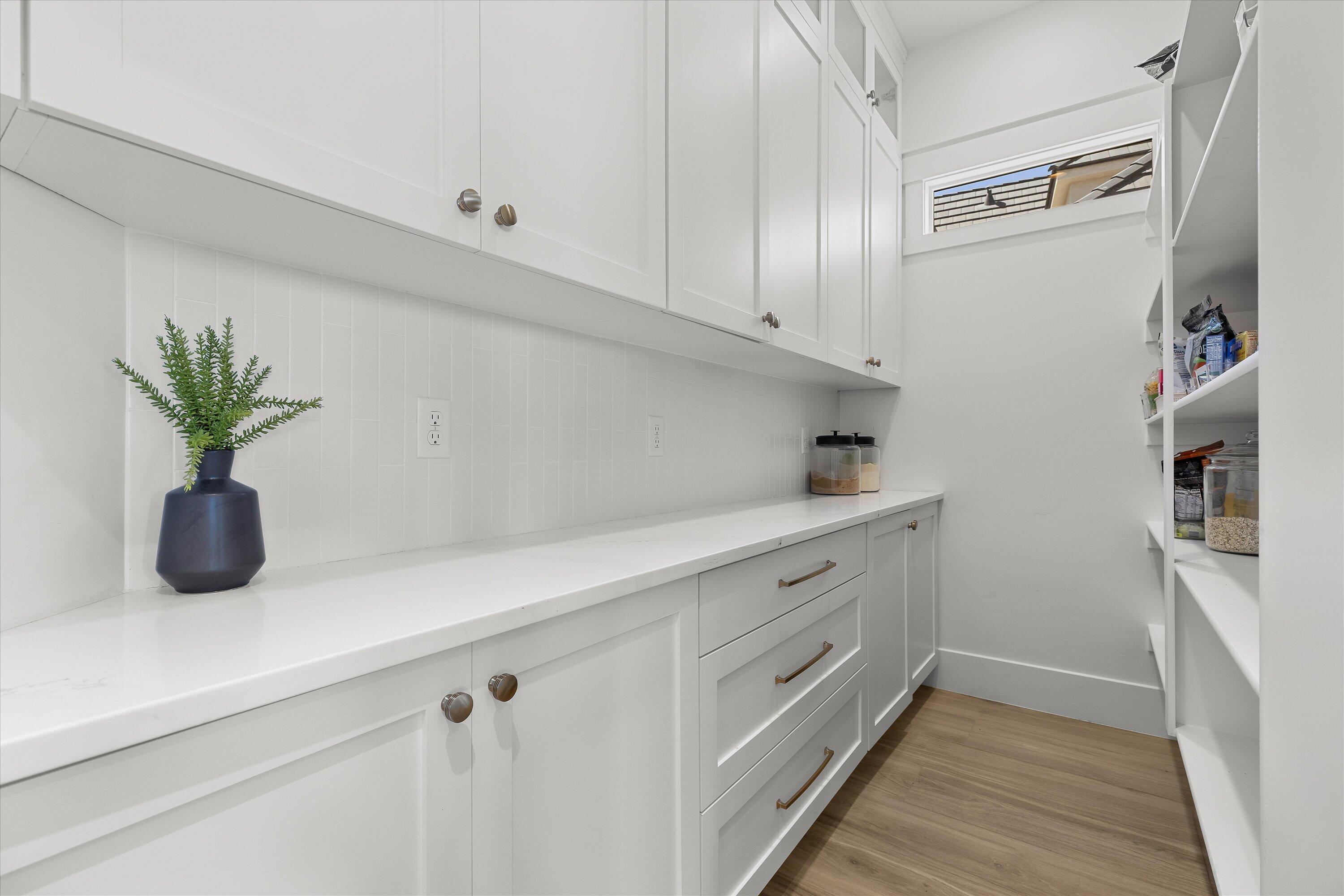 TEAKWOOD - Residential