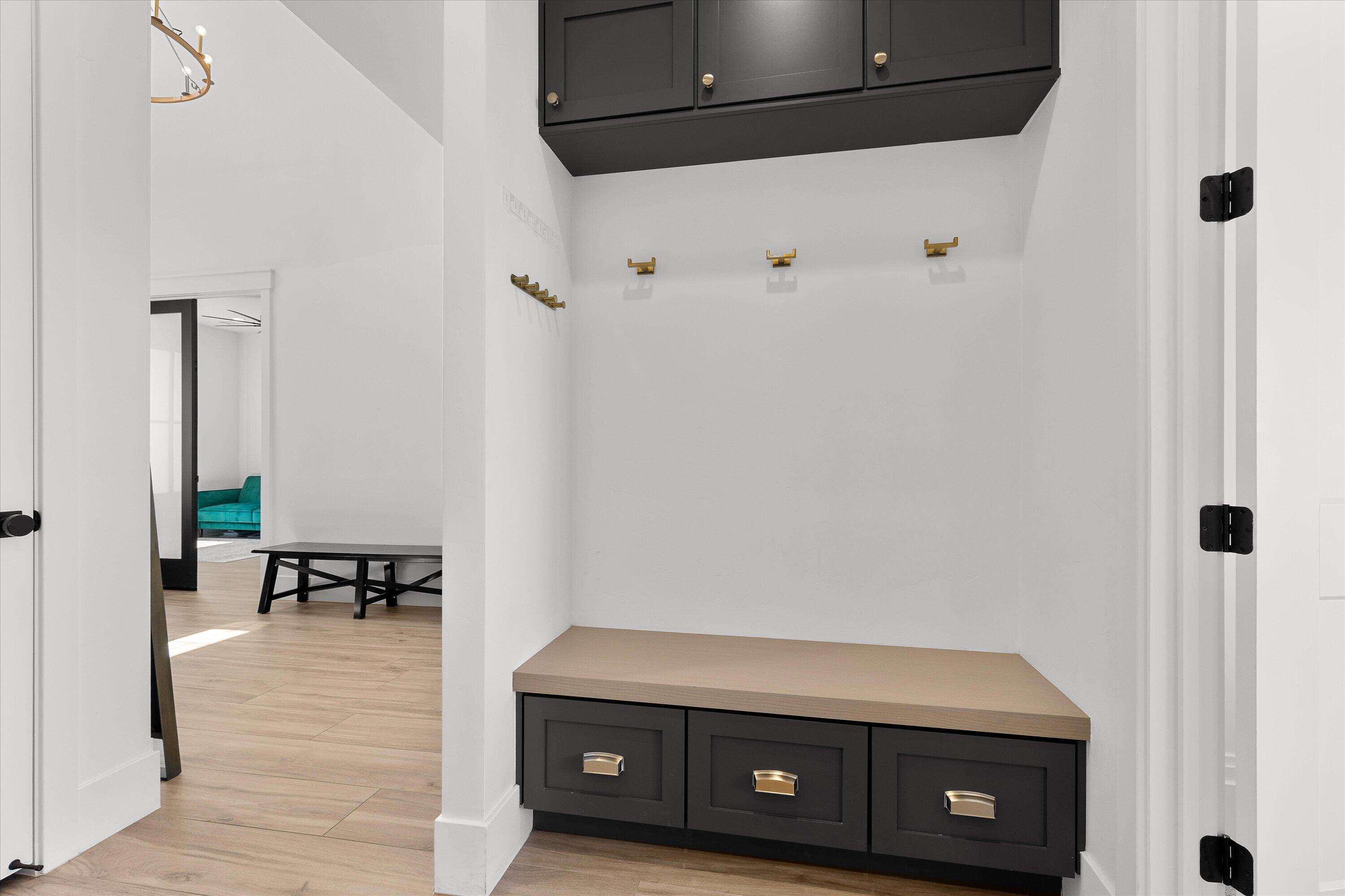 TEAKWOOD - Residential
