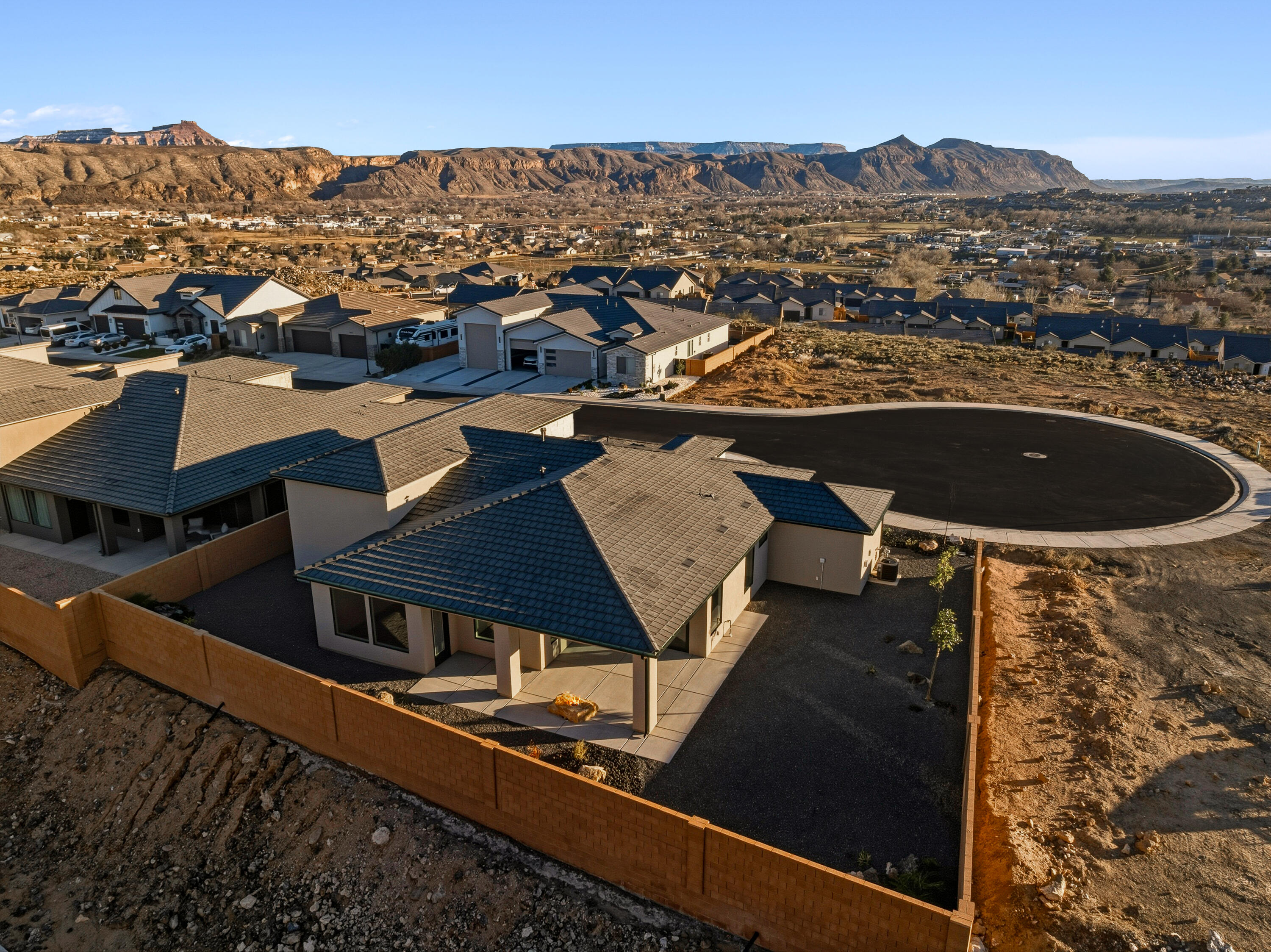 PAINTED SANDS - Residential