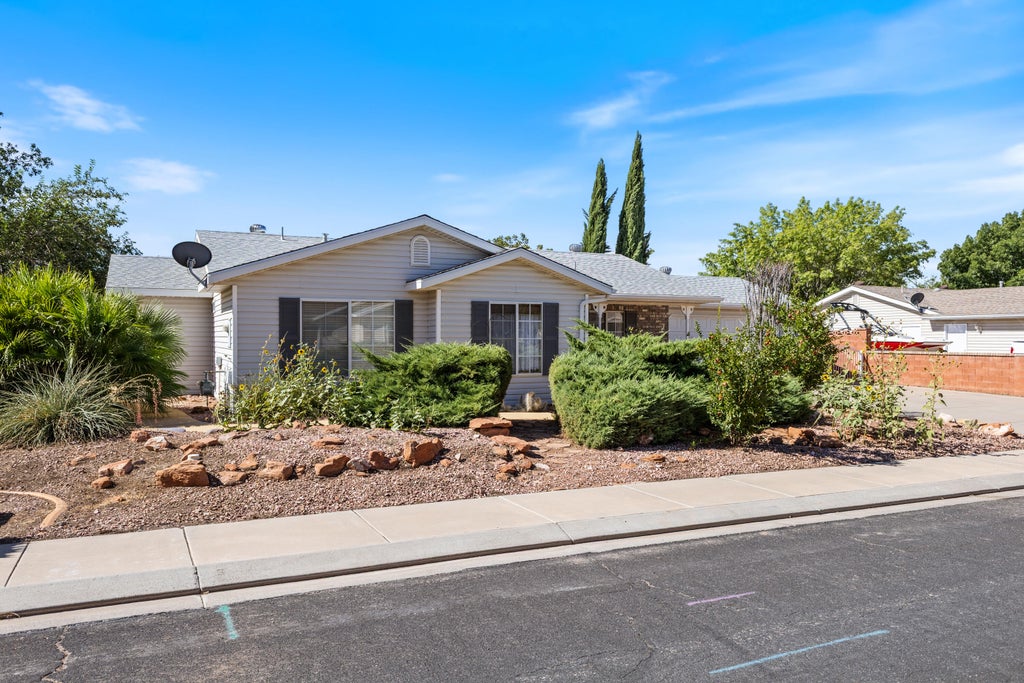 Photo of 345 W 110 N, La Verkin, UT 84745 (MLS # 26-275314)