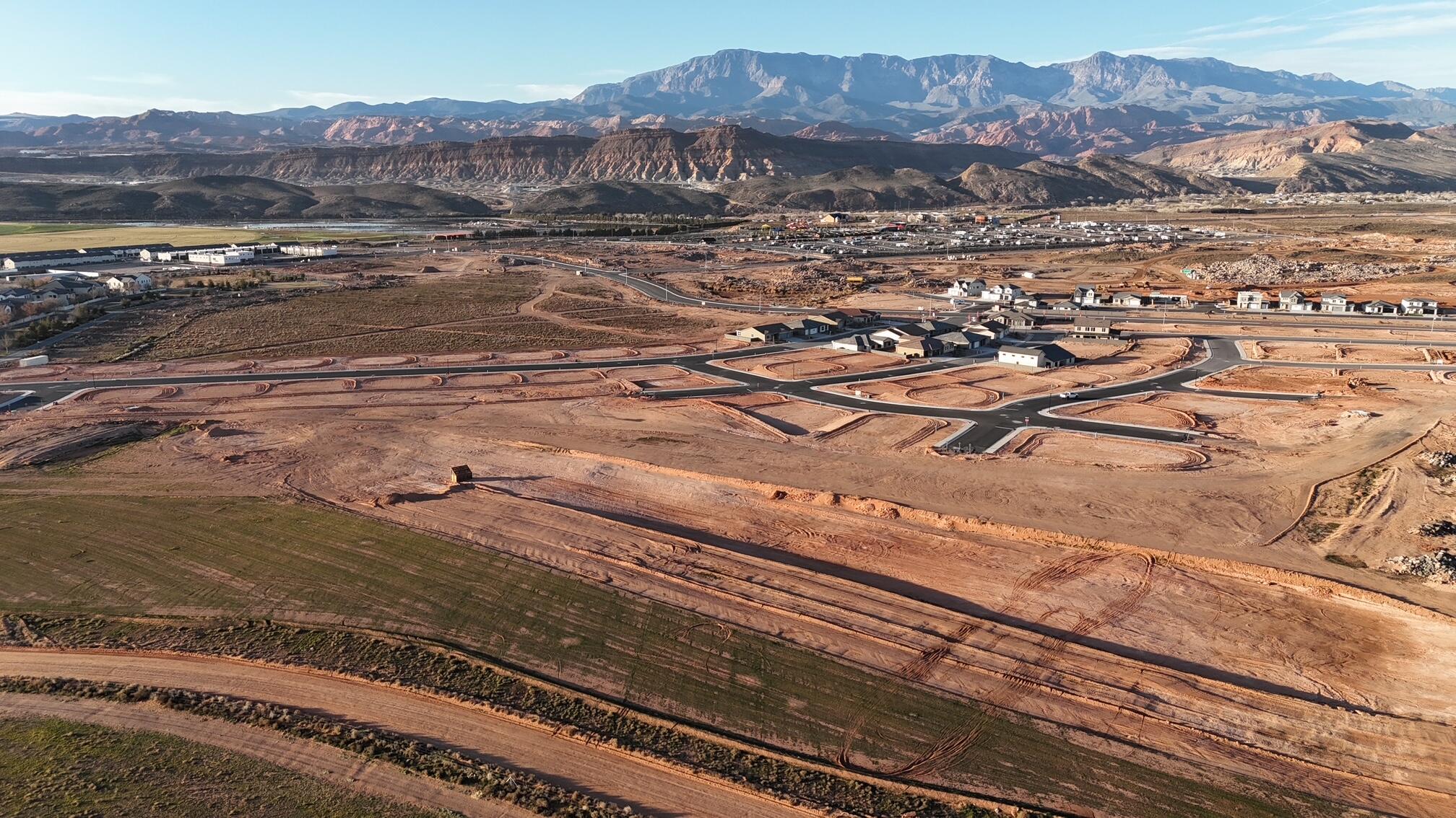 RED SLATE ESTATES - Land