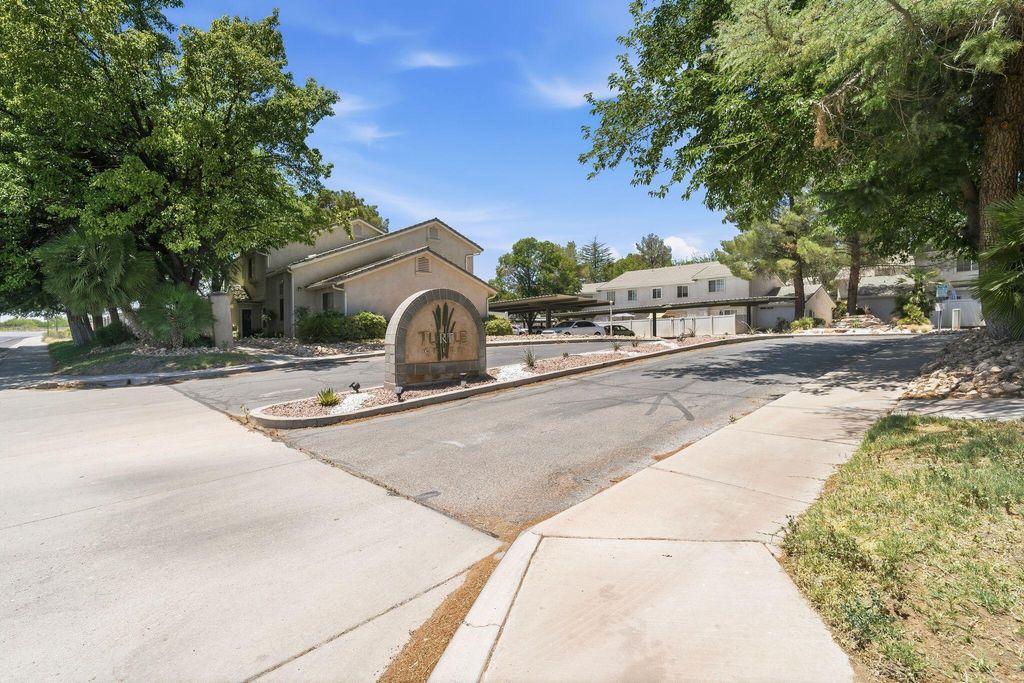 Photo of 684 W Buena Vista Blvd 1003 #1003, Washington, UT 84780 (MLS # 26-273184)