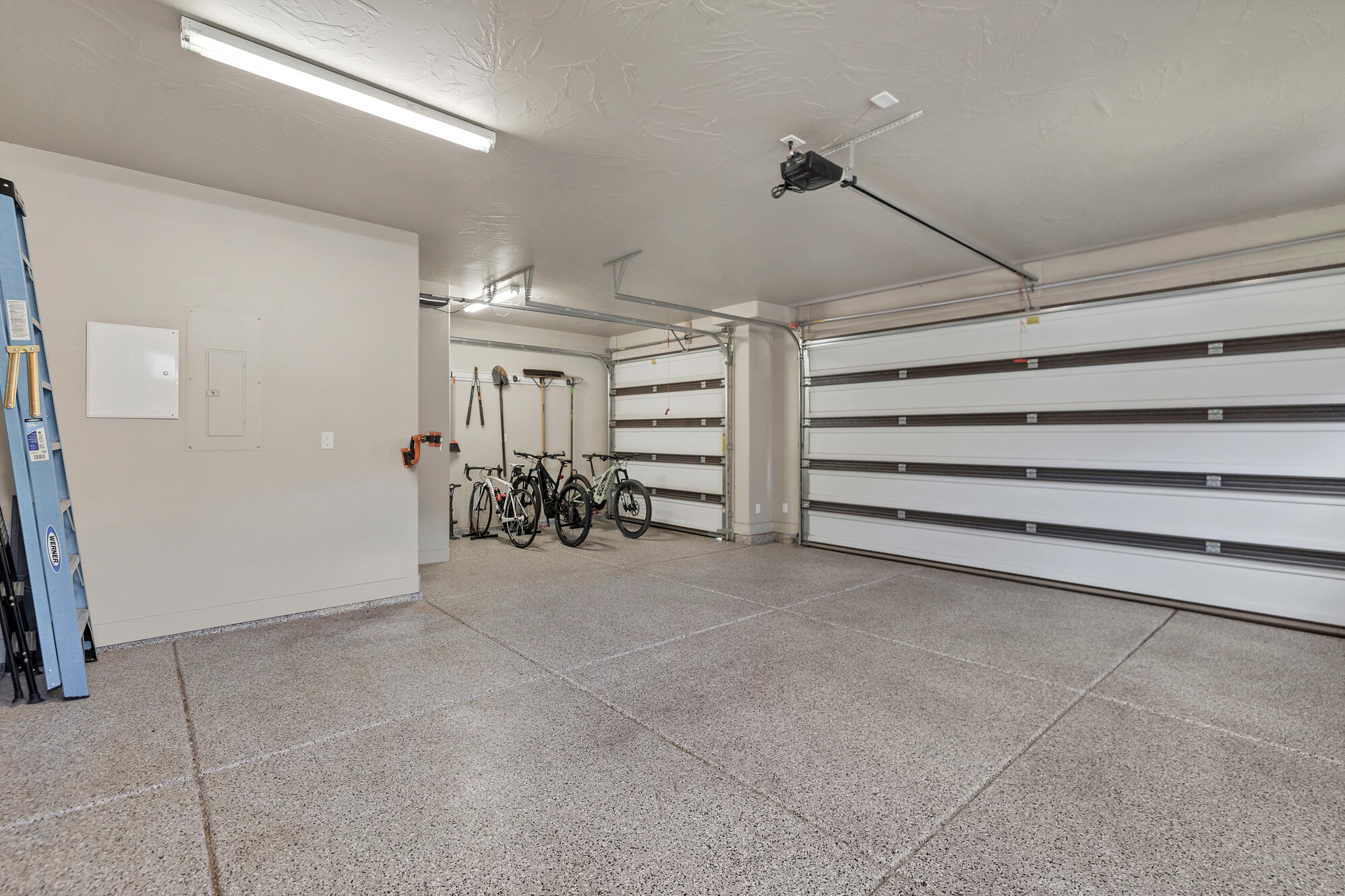 KACHINA SPRINGS EAST AT ENTRADA - Residential