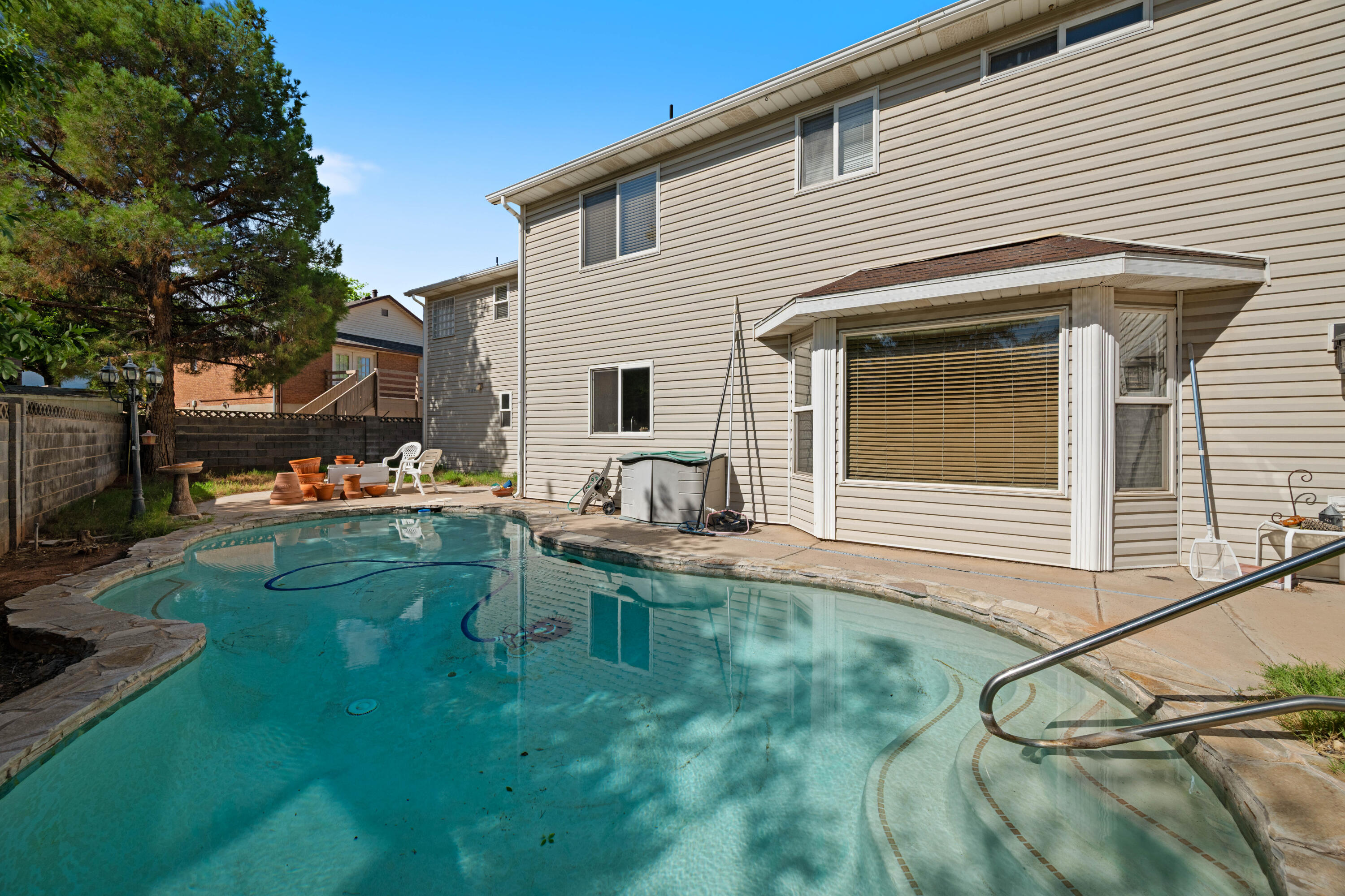 BLOOMINGTON HILLS - Residential