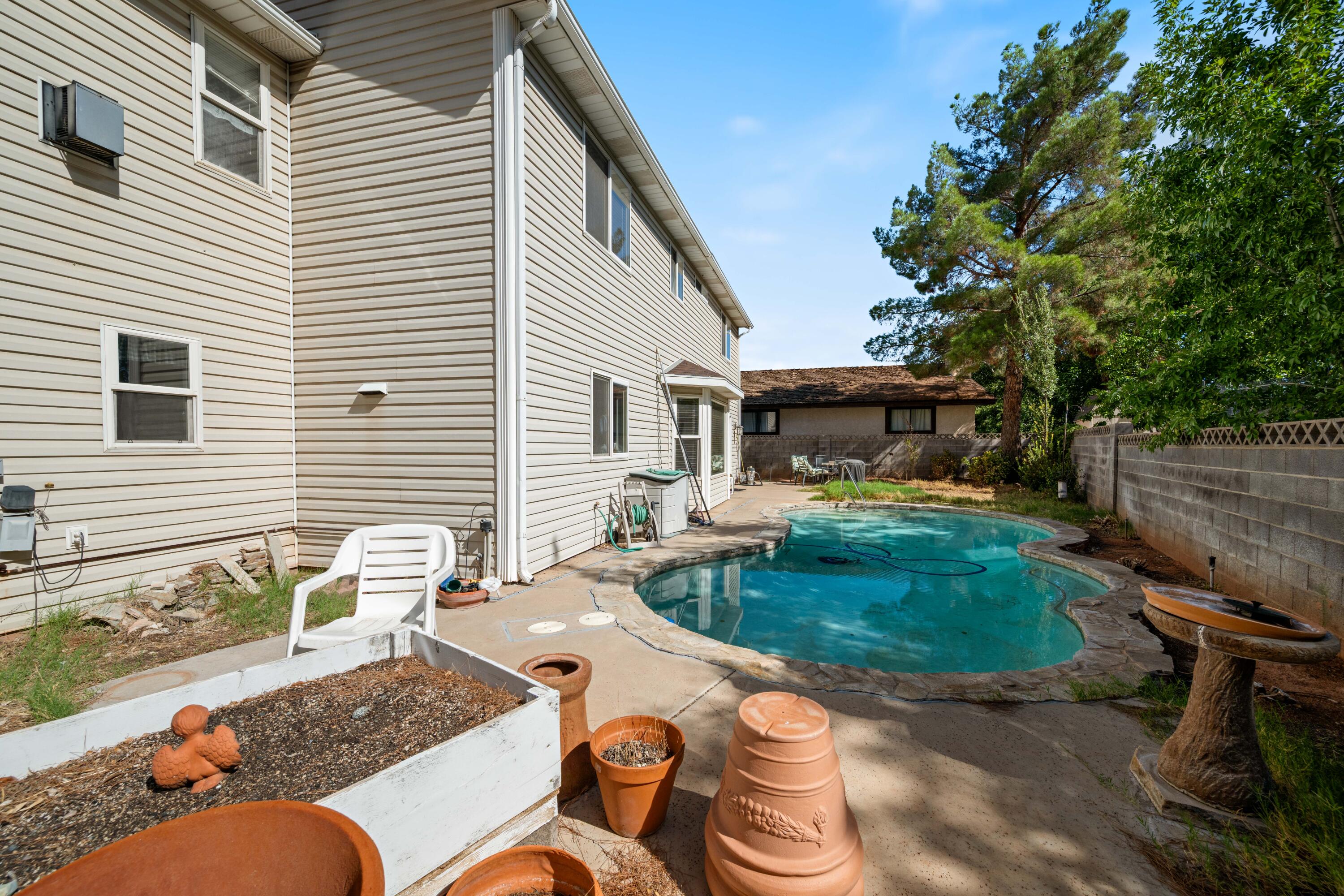 BLOOMINGTON HILLS - Residential