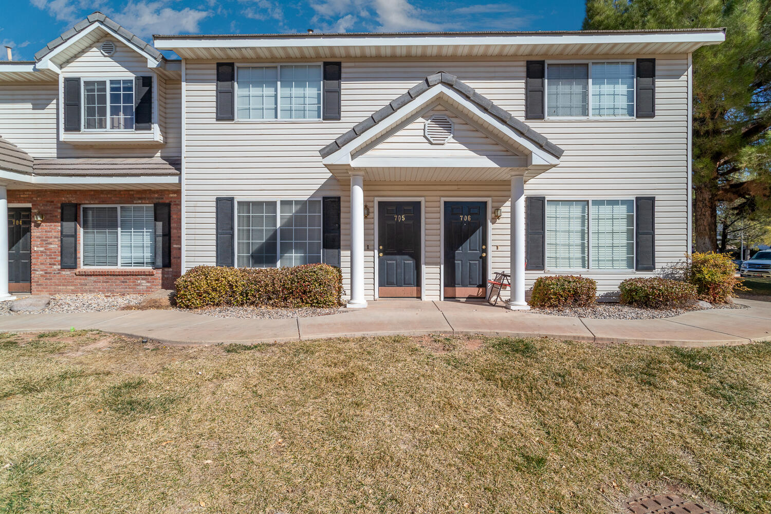 LEXINGTON HILLS TOWNHOMES - Residential