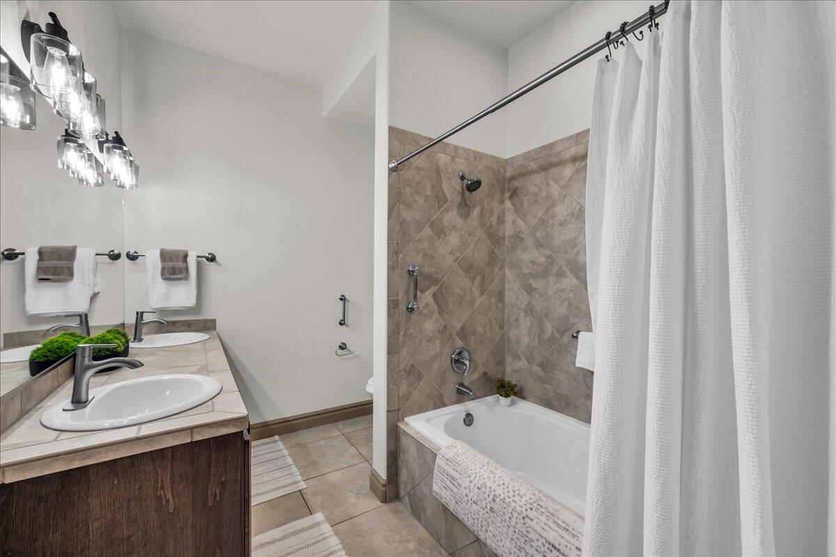 BELLA TERRAZZA AT SUNBROOK - Residential