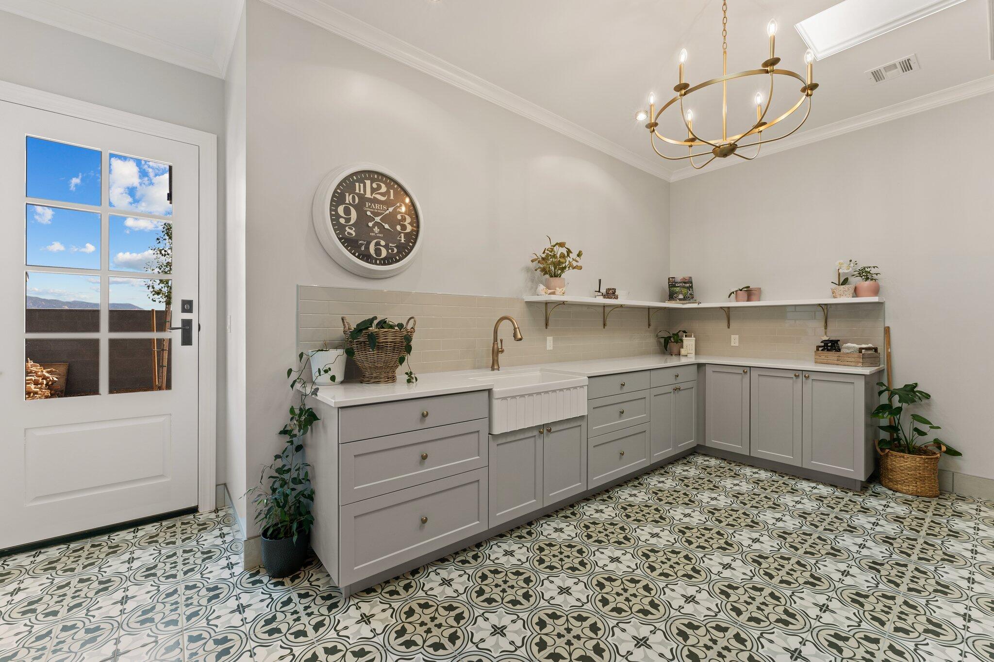 SADDLE BACK RIDGE - Residential