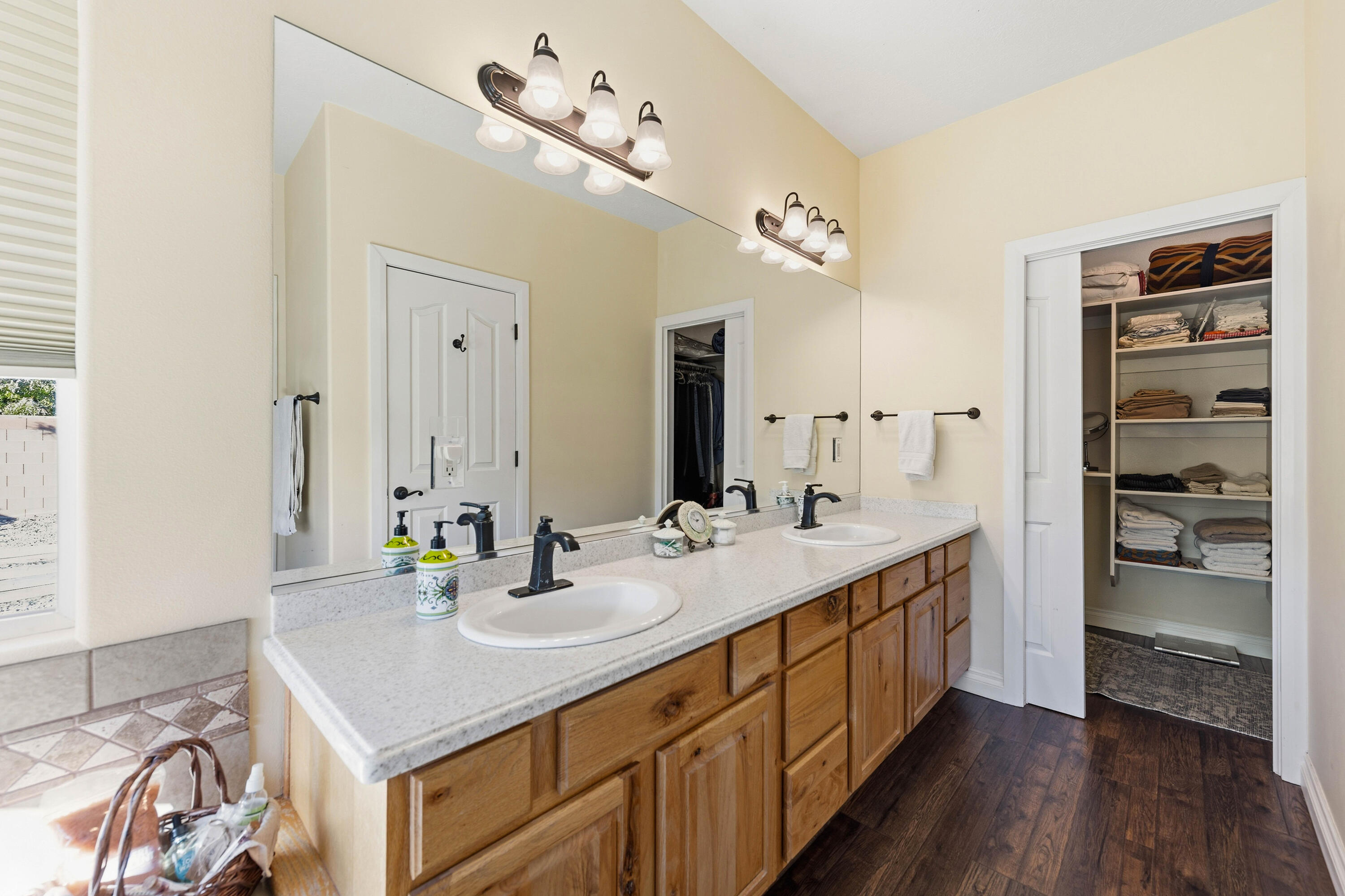 ALMOND HEIGHTS PARK - Residential