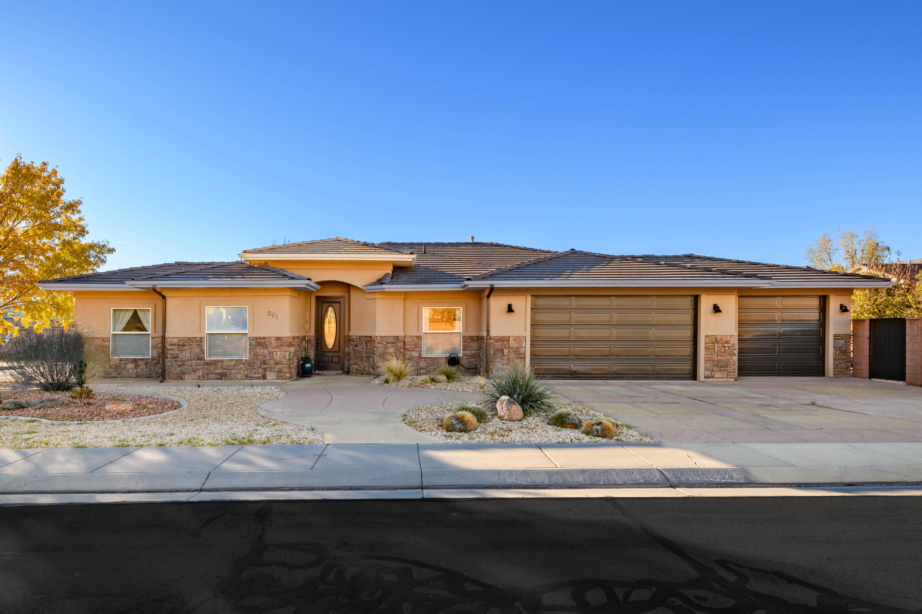 ALMOND HEIGHTS PARK - Residential