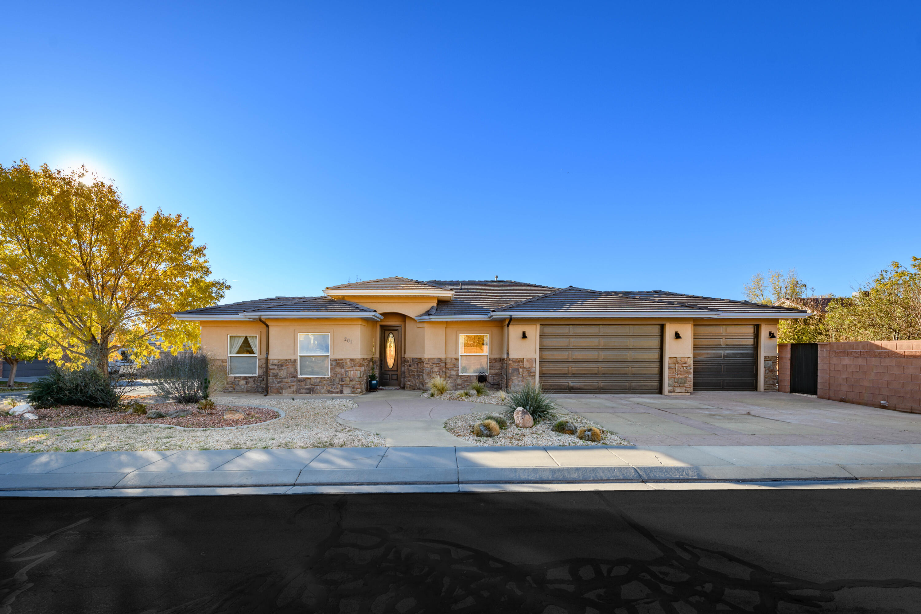 ALMOND HEIGHTS PARK - Residential