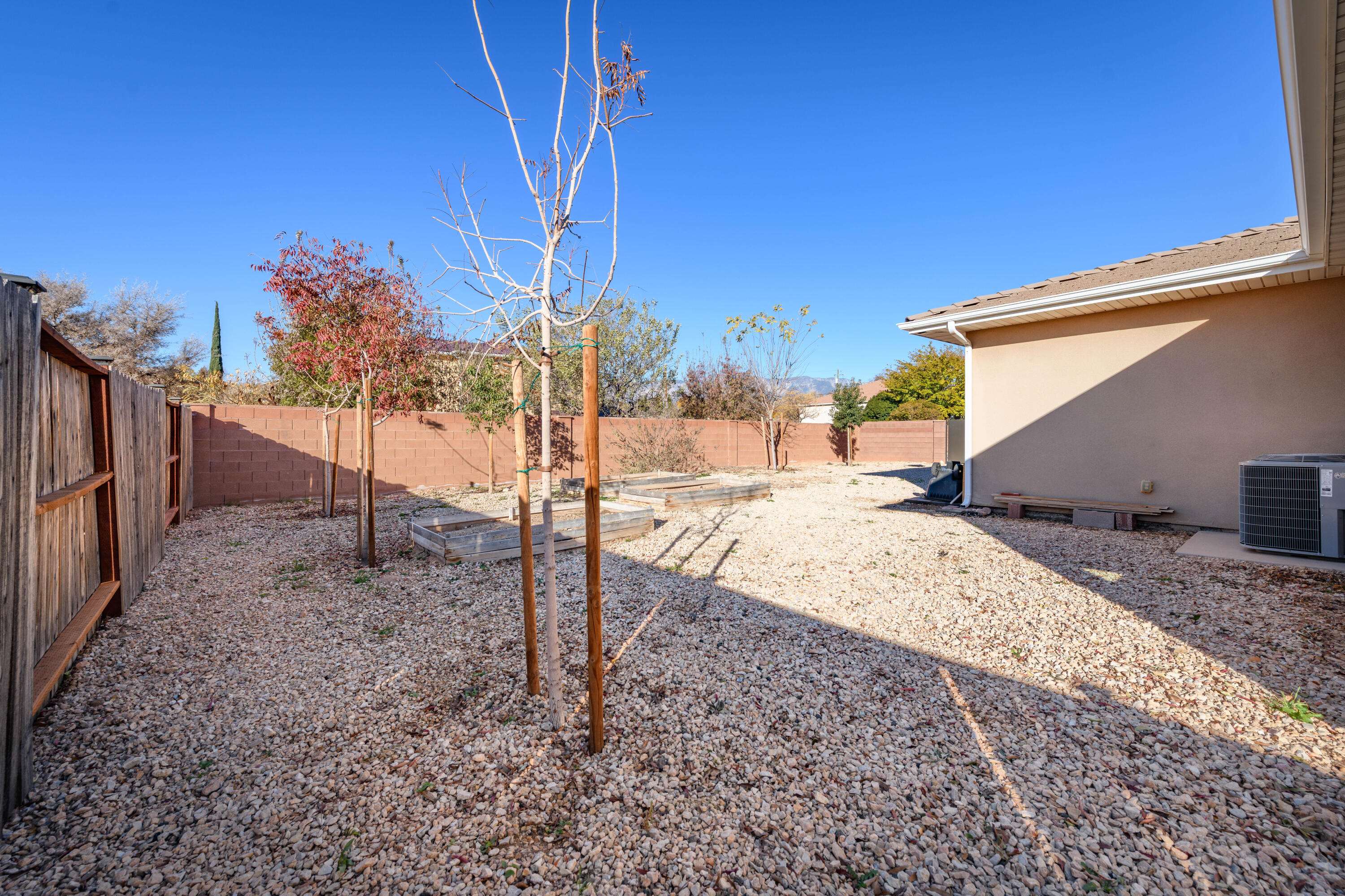 ALMOND HEIGHTS PARK - Residential