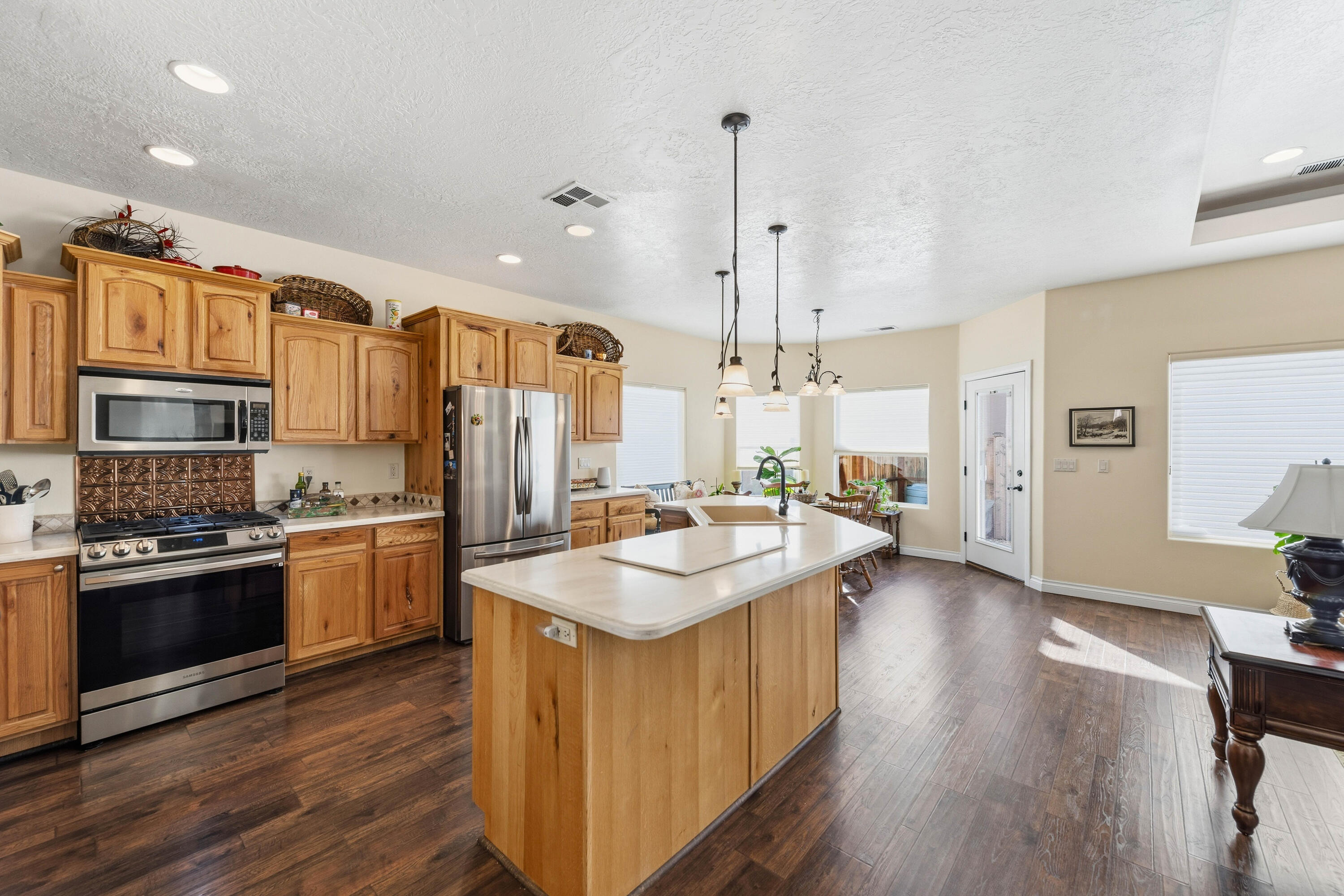 ALMOND HEIGHTS PARK - Residential