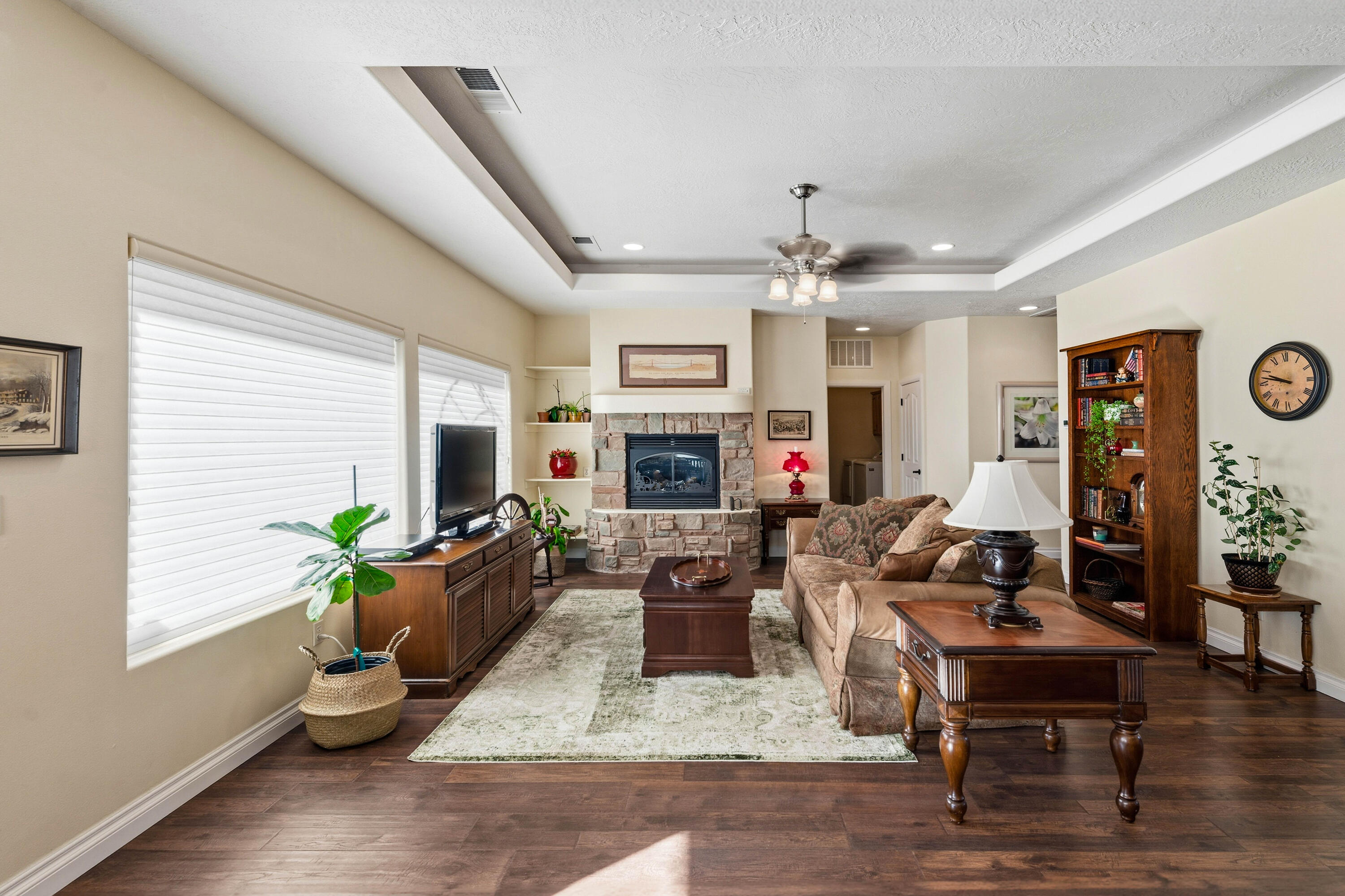 ALMOND HEIGHTS PARK - Residential