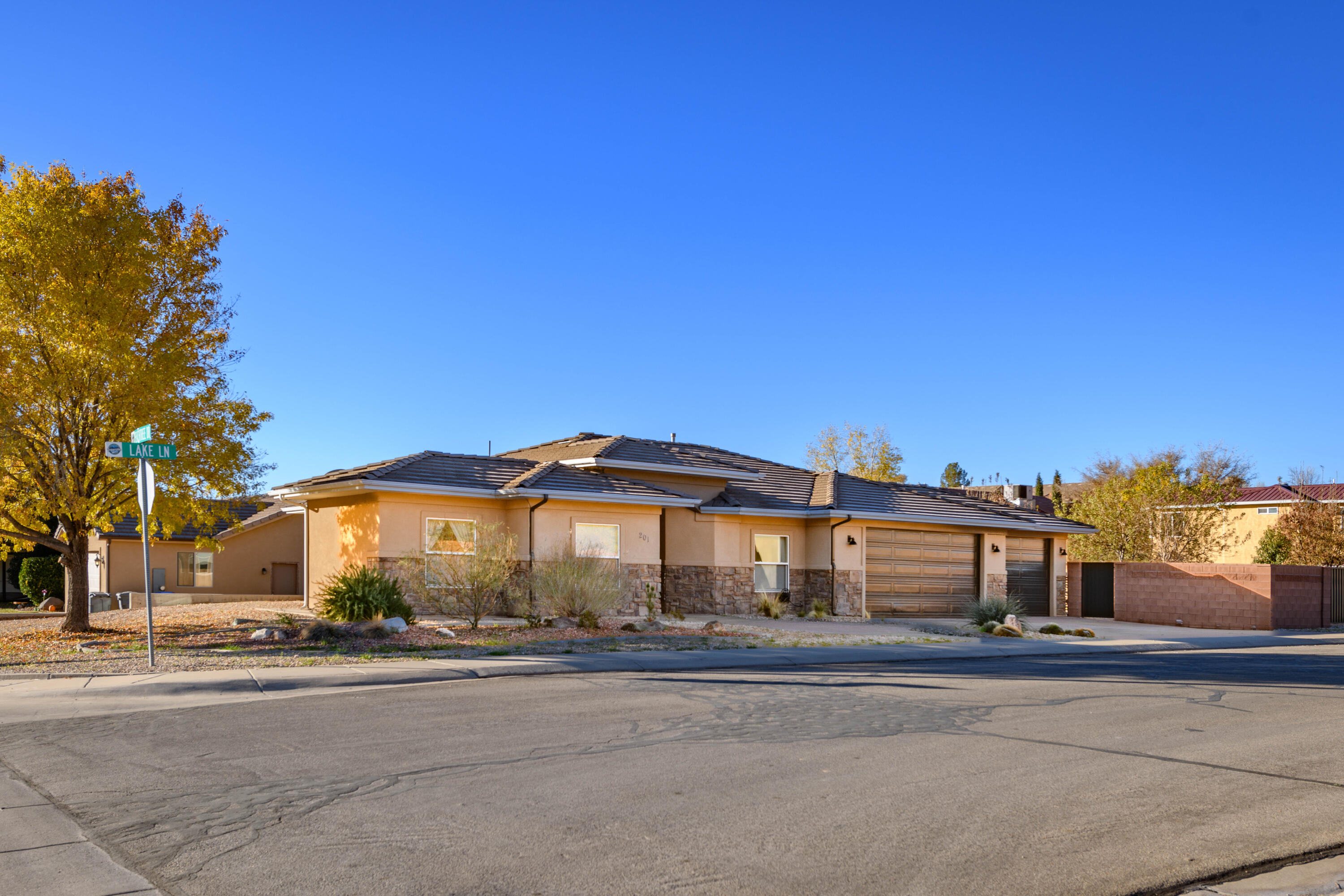 ALMOND HEIGHTS PARK - Residential