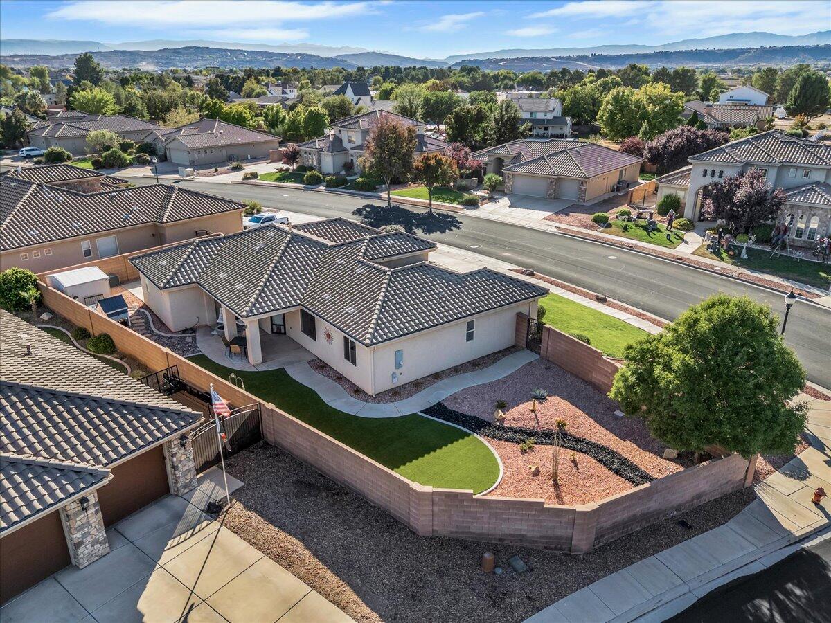 SUMMERFIELD LANE - Residential