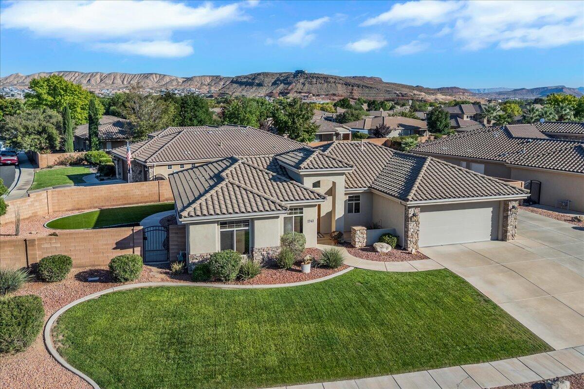 SUMMERFIELD LANE - Residential