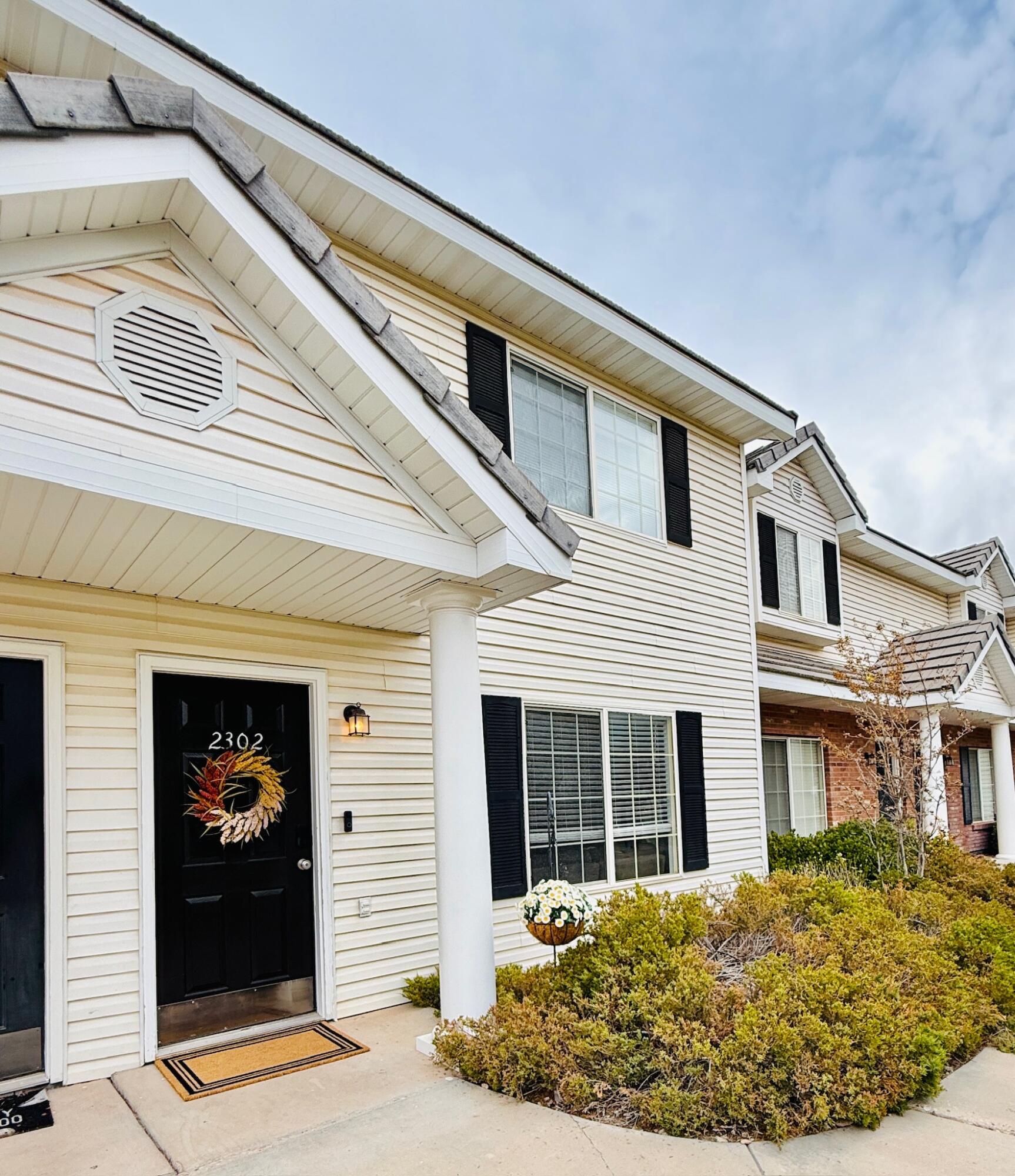 LEXINGTON HILLS TOWNHOMES - Residential