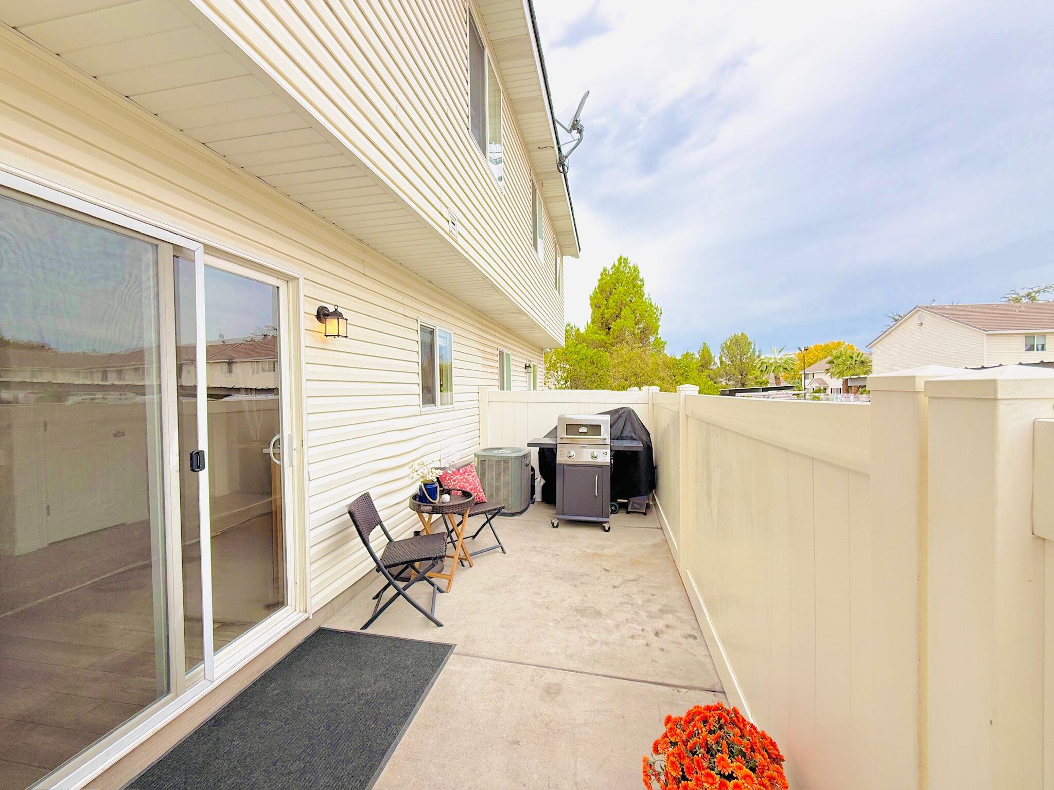 LEXINGTON HILLS TOWNHOMES - Residential