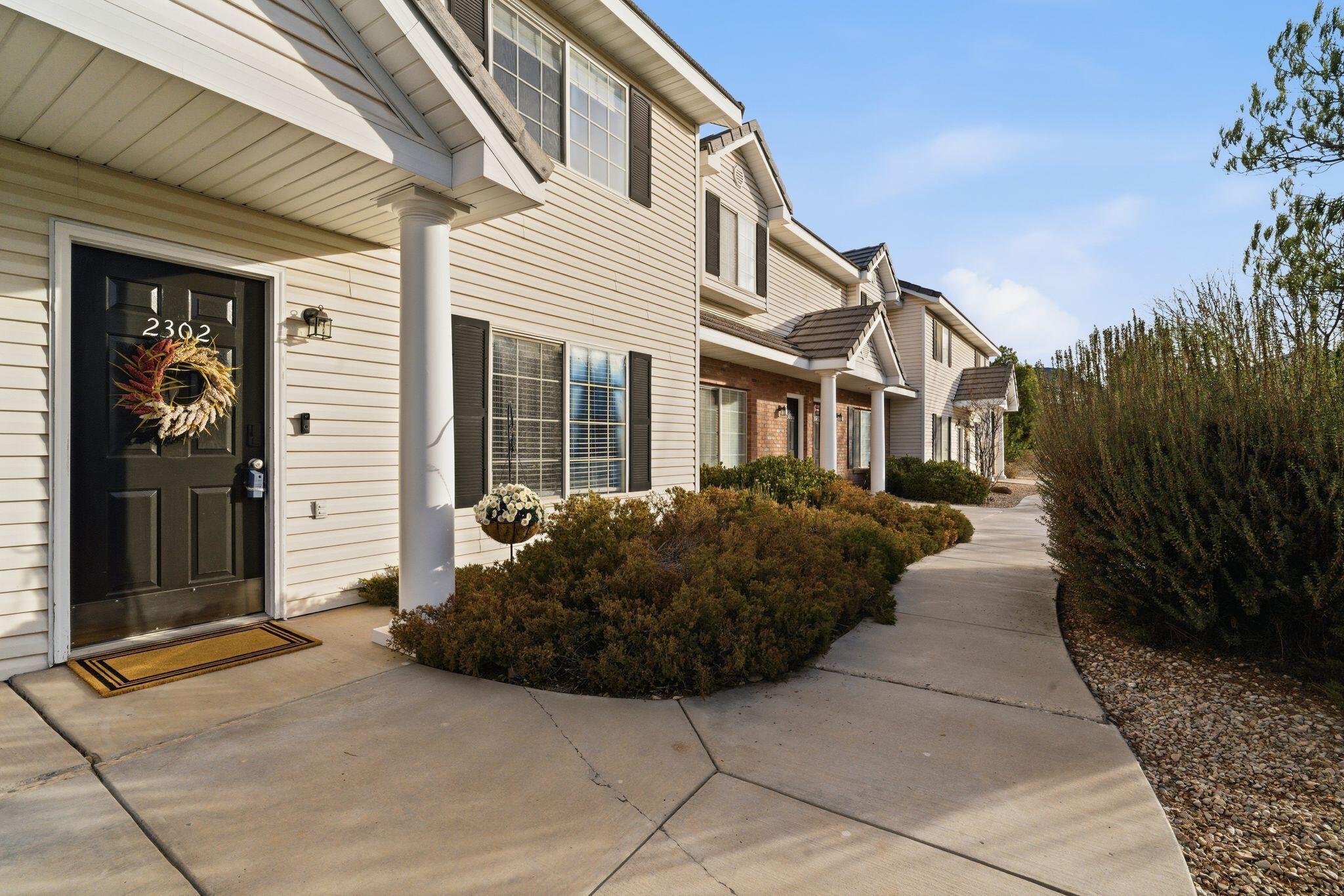 LEXINGTON HILLS TOWNHOMES - Residential