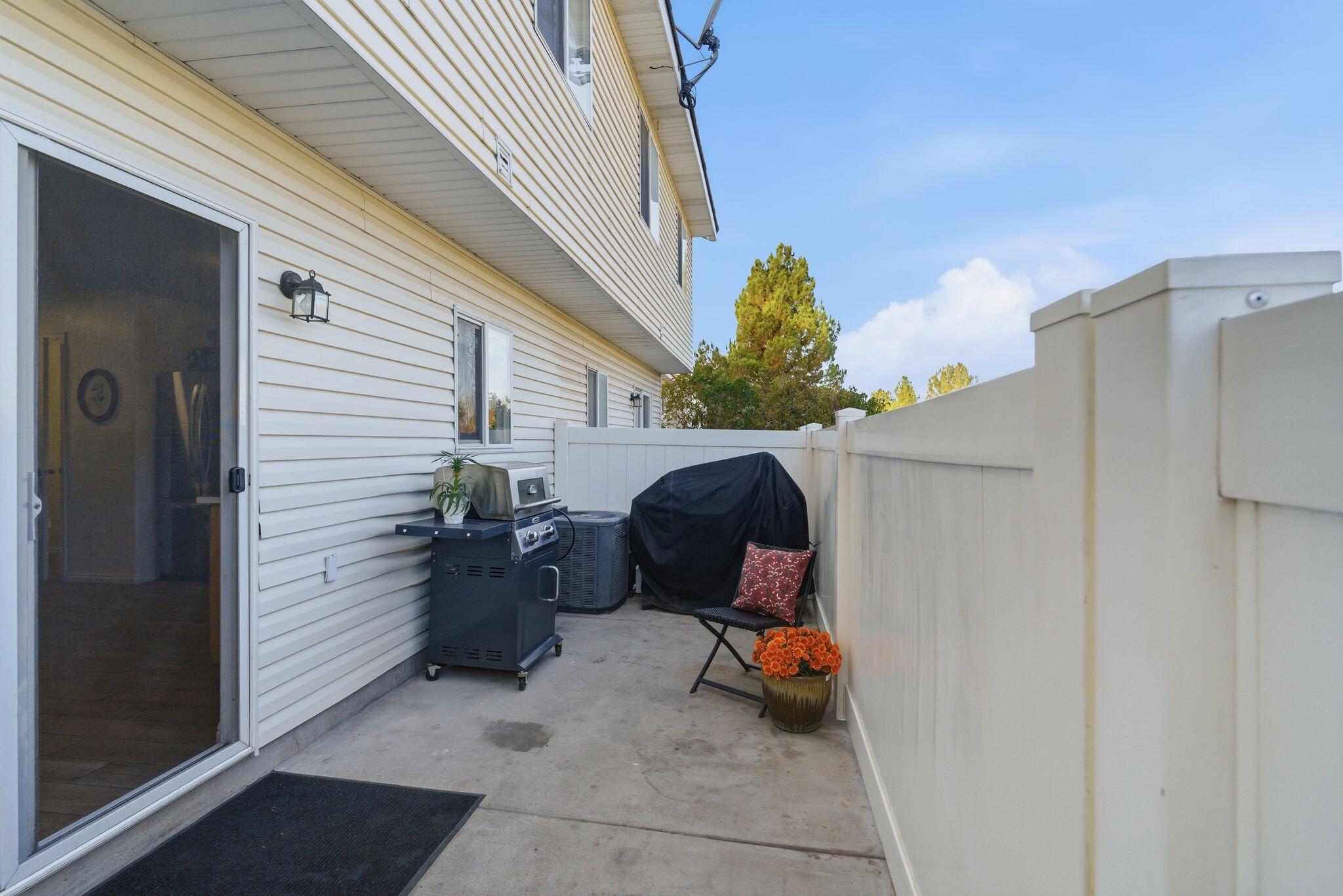 LEXINGTON HILLS TOWNHOMES - Residential