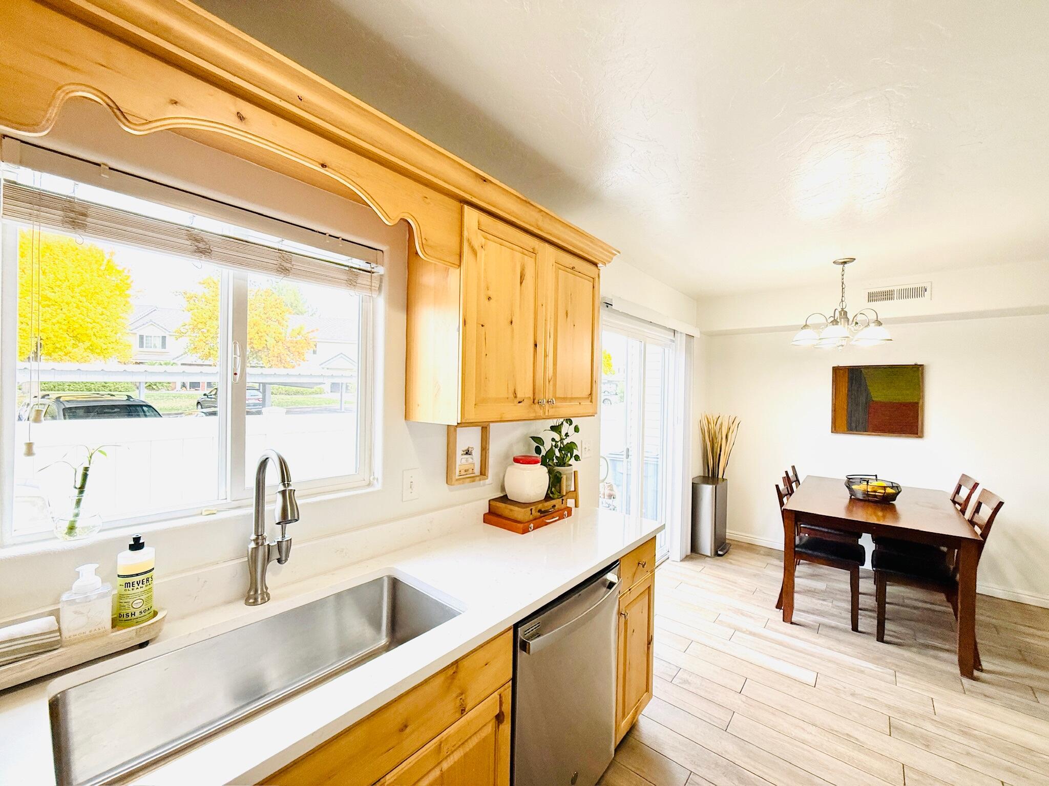 LEXINGTON HILLS TOWNHOMES - Residential