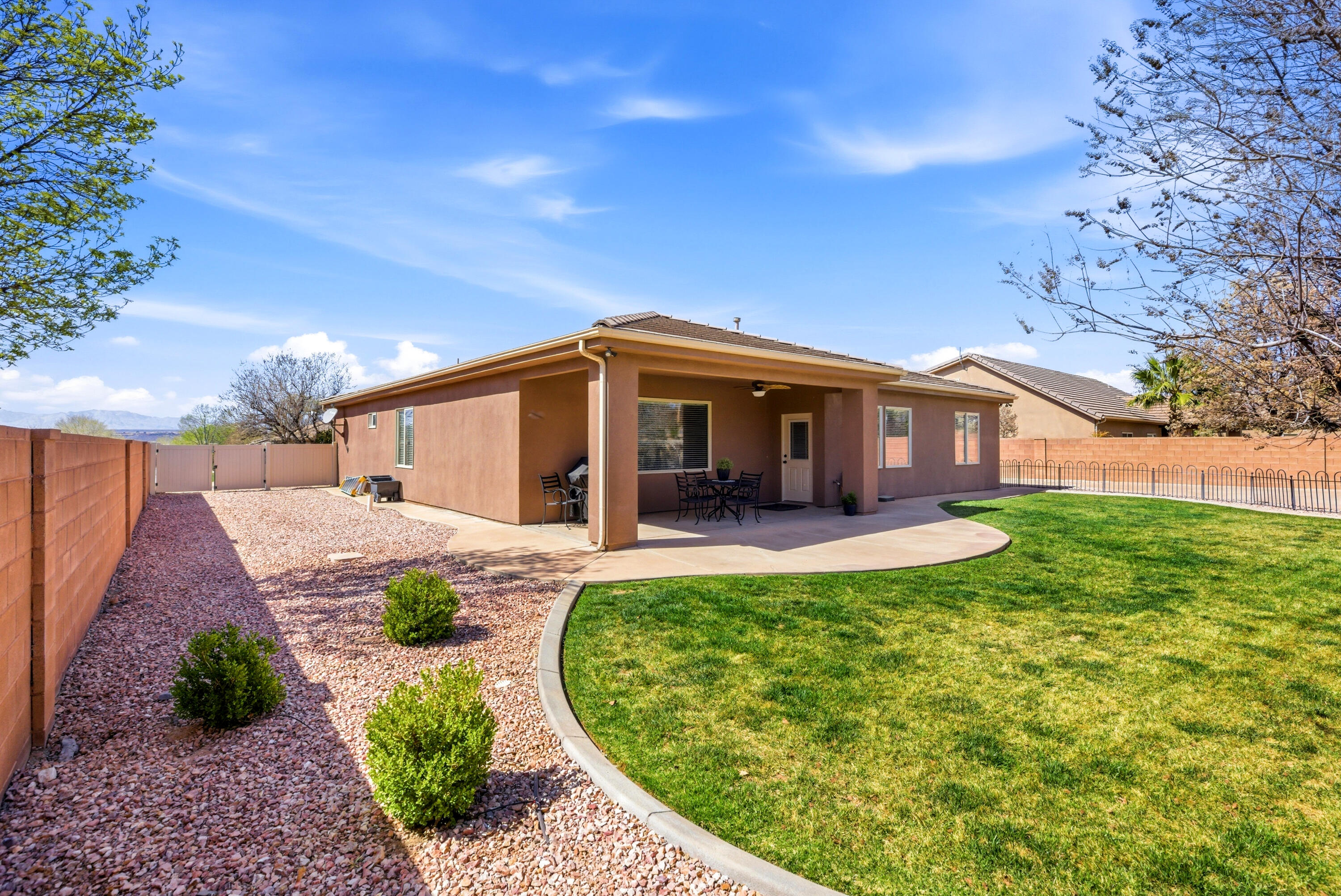 DESERT MEADOWS - Residential