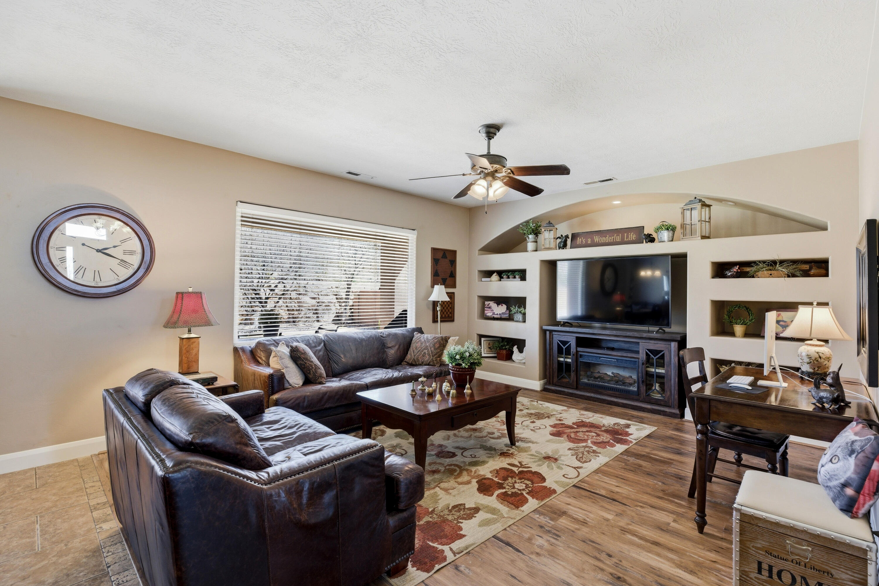 DESERT MEADOWS - Residential