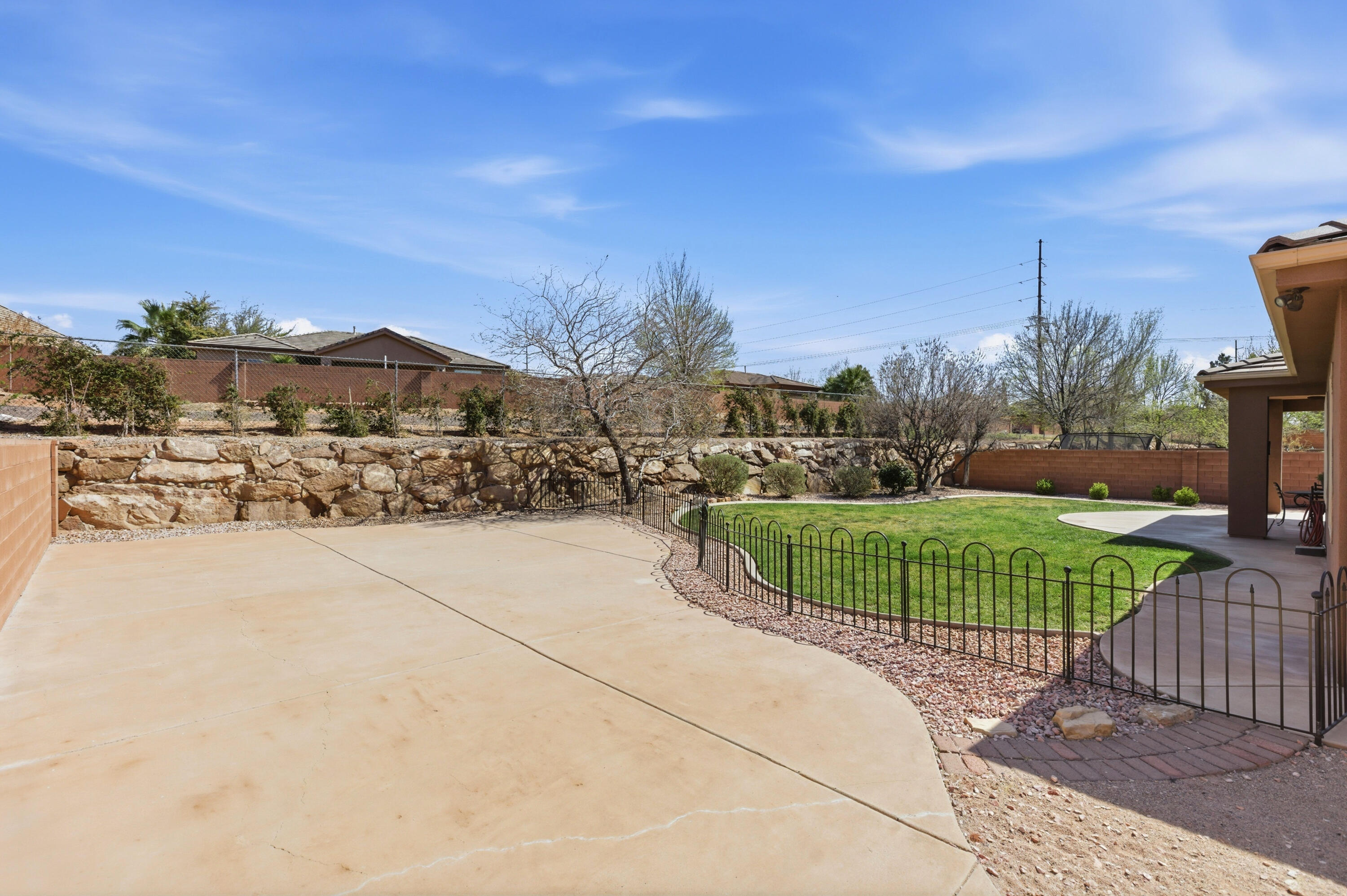 DESERT MEADOWS - Residential