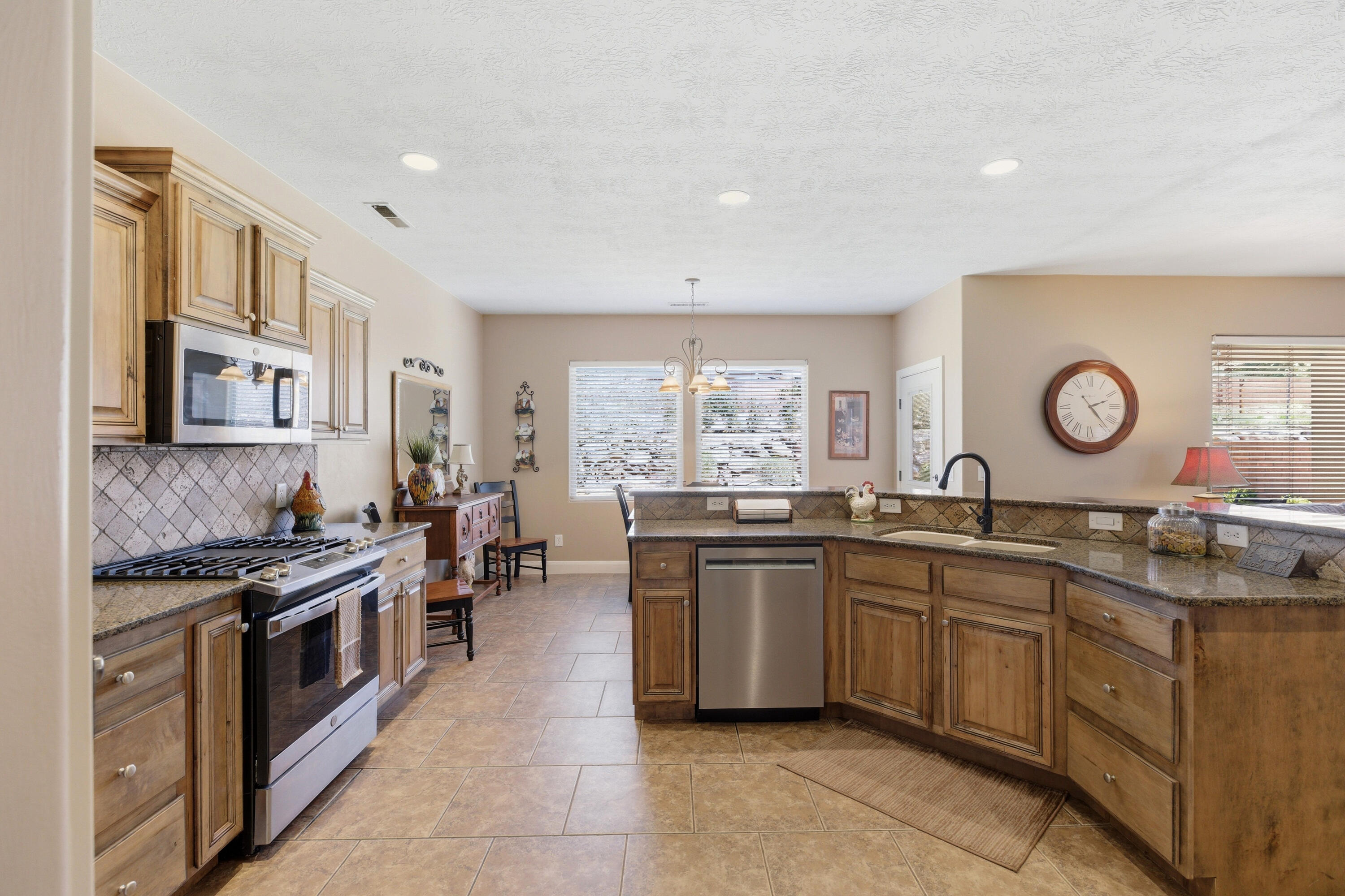 DESERT MEADOWS - Residential