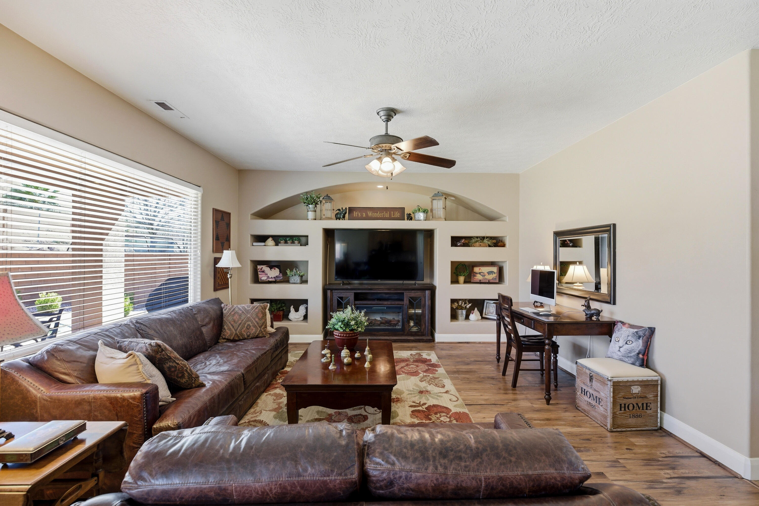 DESERT MEADOWS - Residential