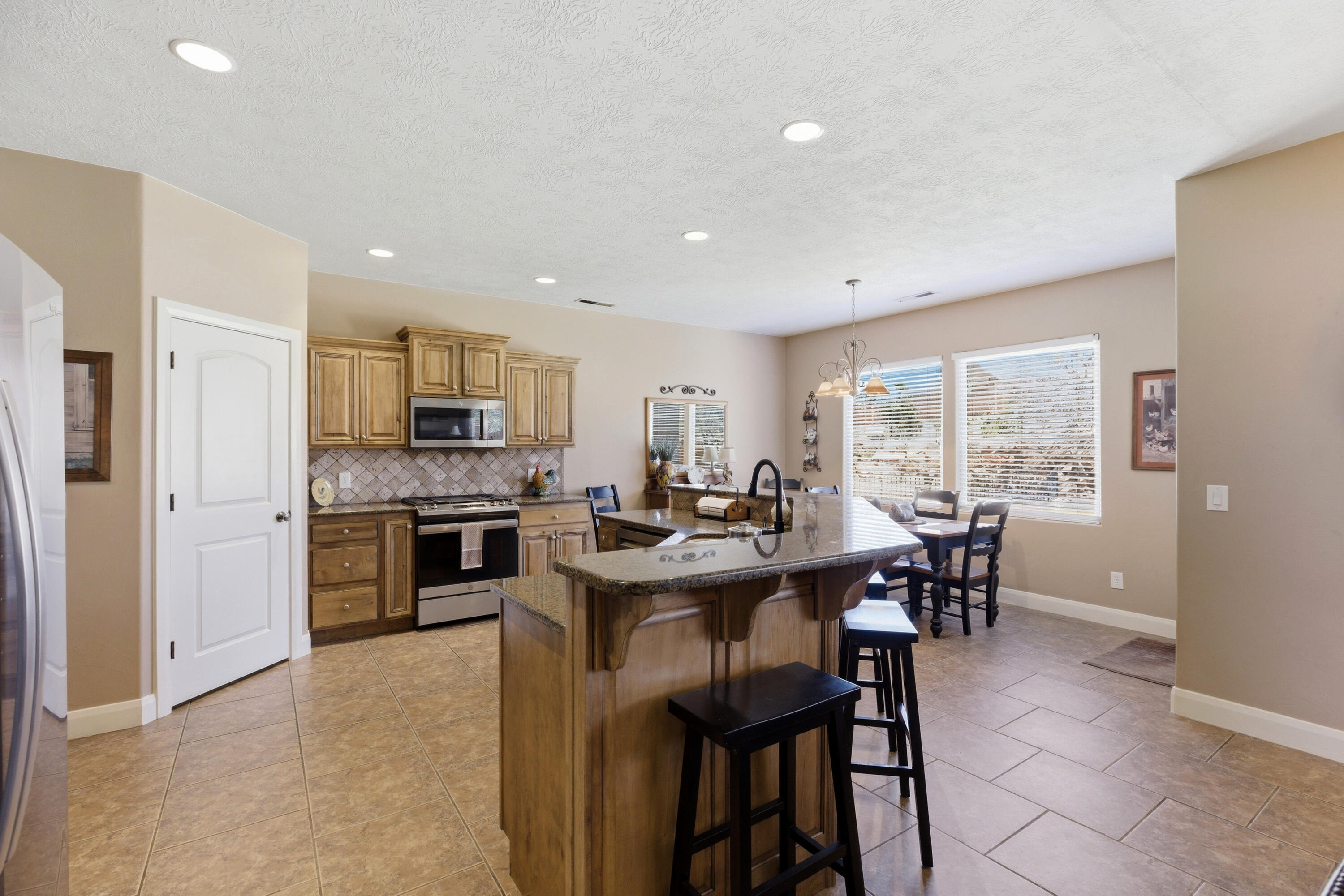 DESERT MEADOWS - Residential