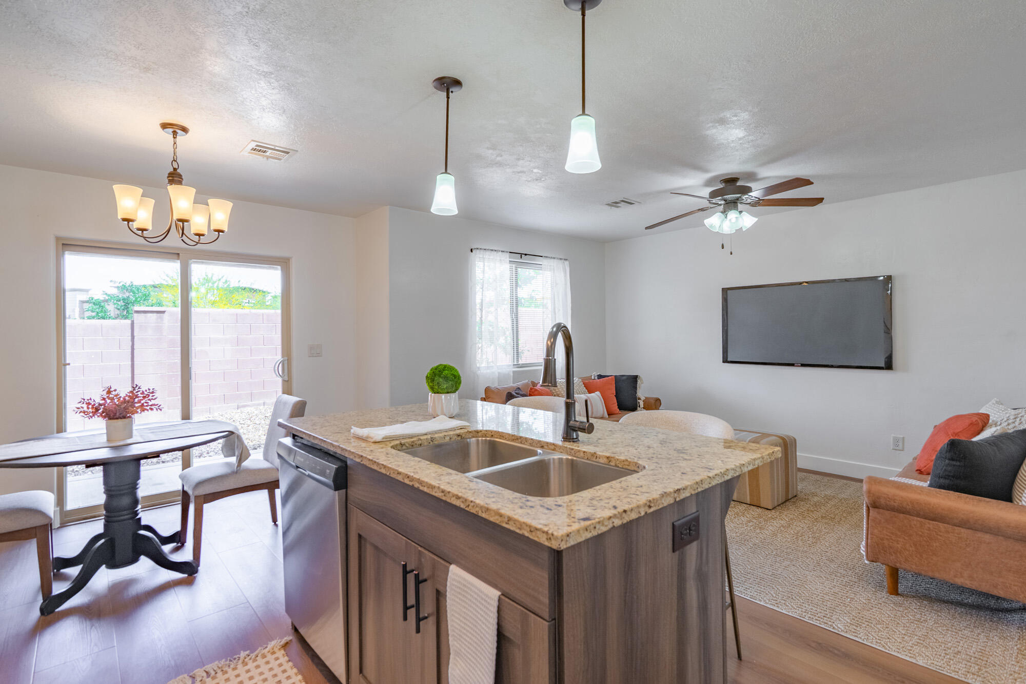 DESERT HILLS - Residential