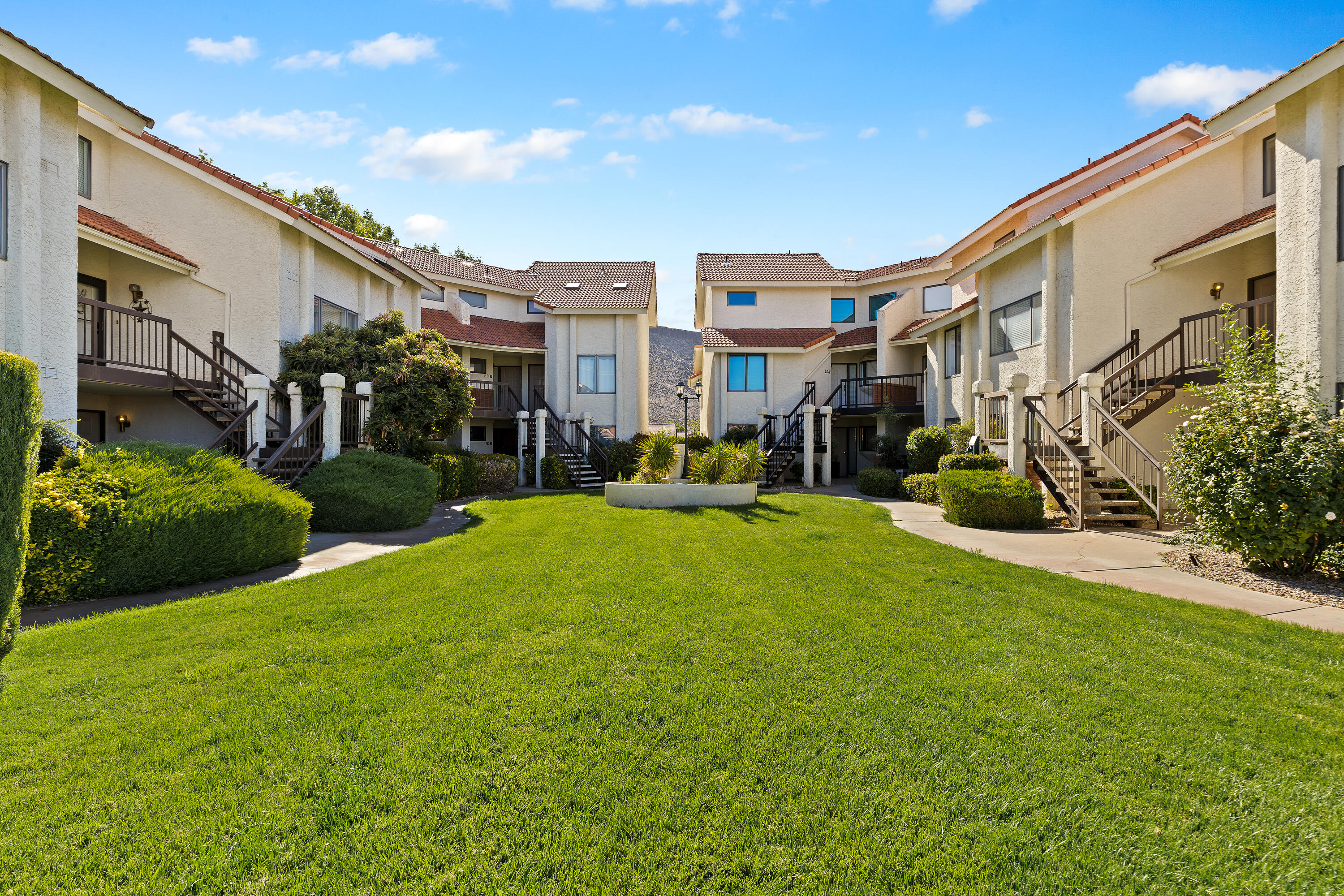 WILLOW RUN RESORT CONDOS - Residential