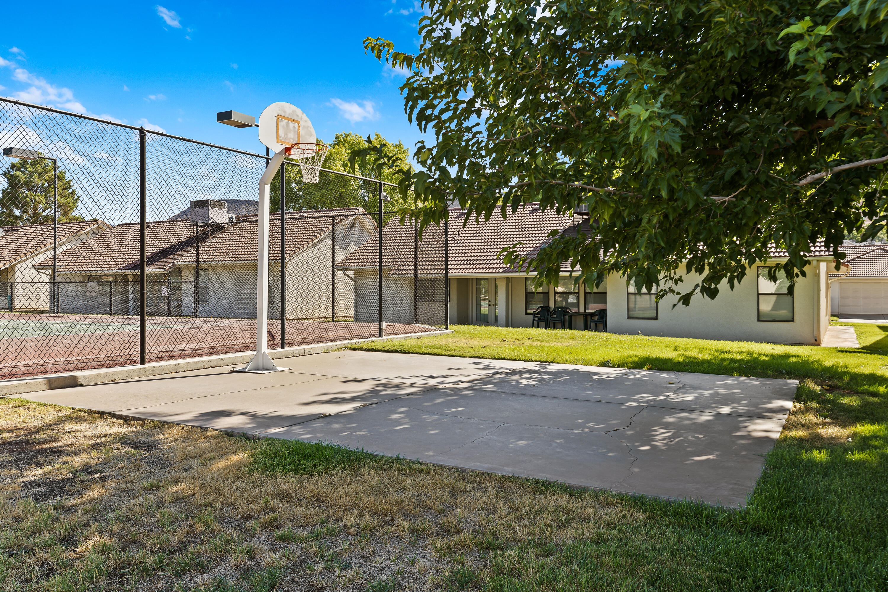 WILLOW RUN RESORT CONDOS - Residential