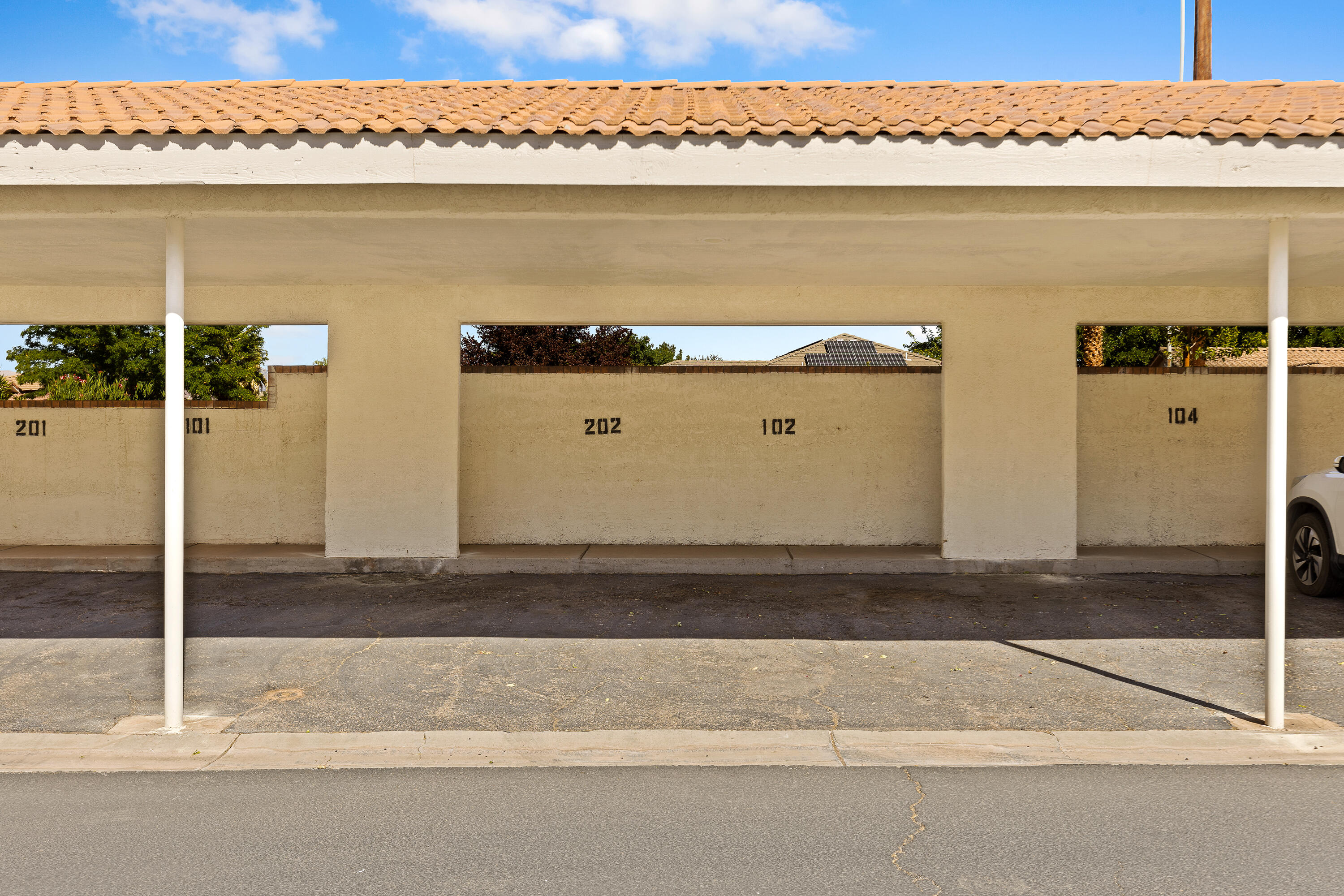 WILLOW RUN RESORT CONDOS - Residential